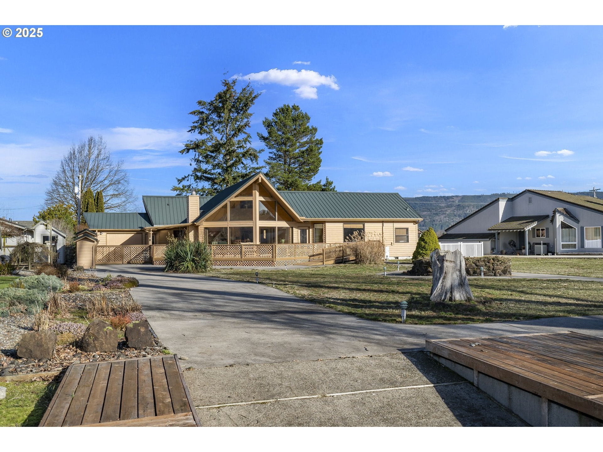 Cathlamet, Washington, 98612, United States, 3 Bedrooms Bedrooms, ,4 BathroomsBathrooms,Residential,For Sale,1975452