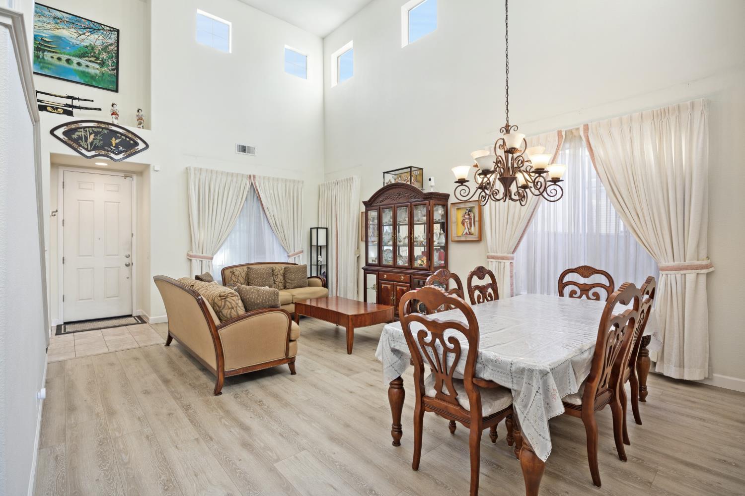 San Jose, California, 95132, United States, 5 Bedrooms Bedrooms, ,3 BathroomsBathrooms,Residential,For Sale,2048676