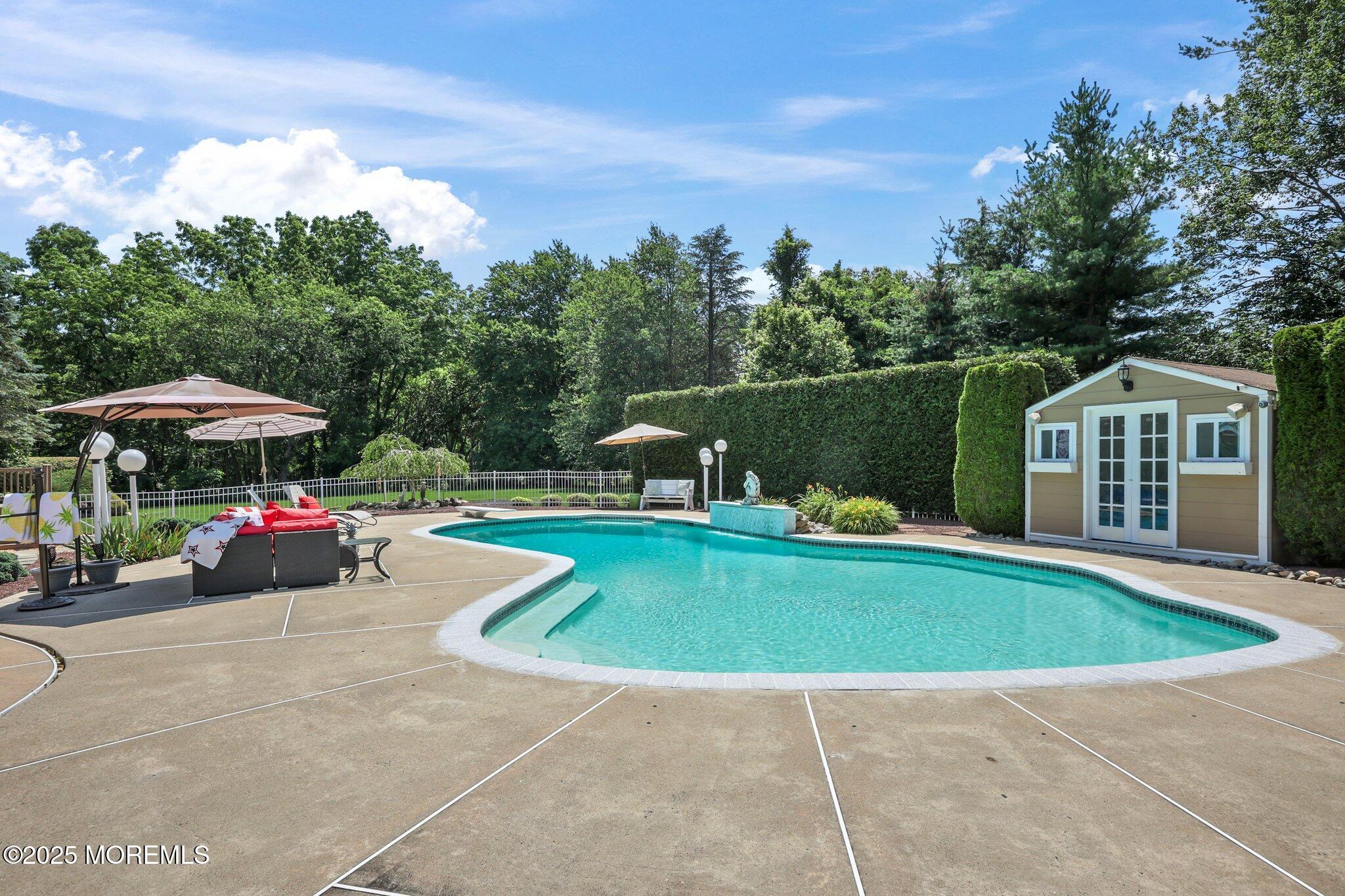 Manalapan, New Jersey, 07726, United States, 5 Bedrooms Bedrooms, ,7 BathroomsBathrooms,Residential,For Sale,1979083