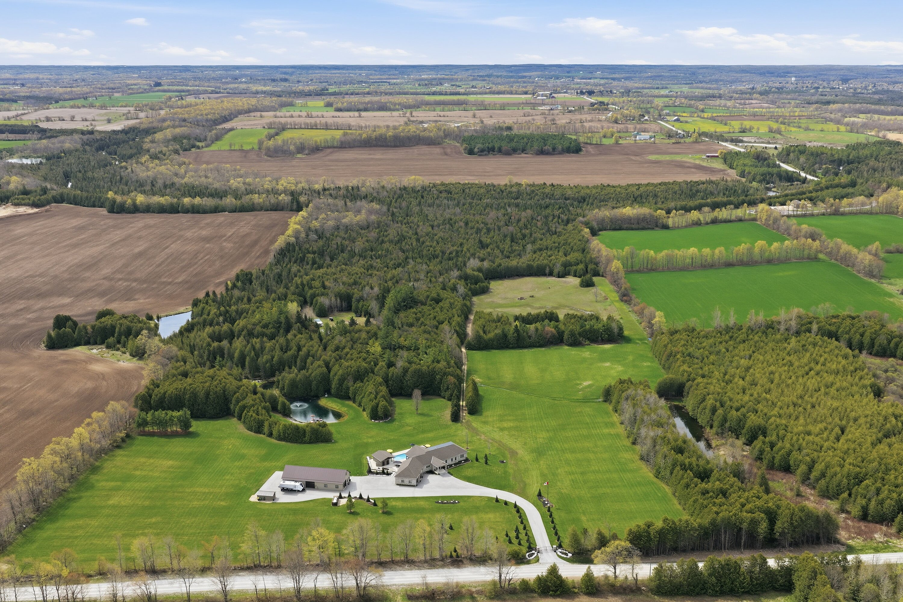  43 Acre Estate Near Markdale - 物件實景