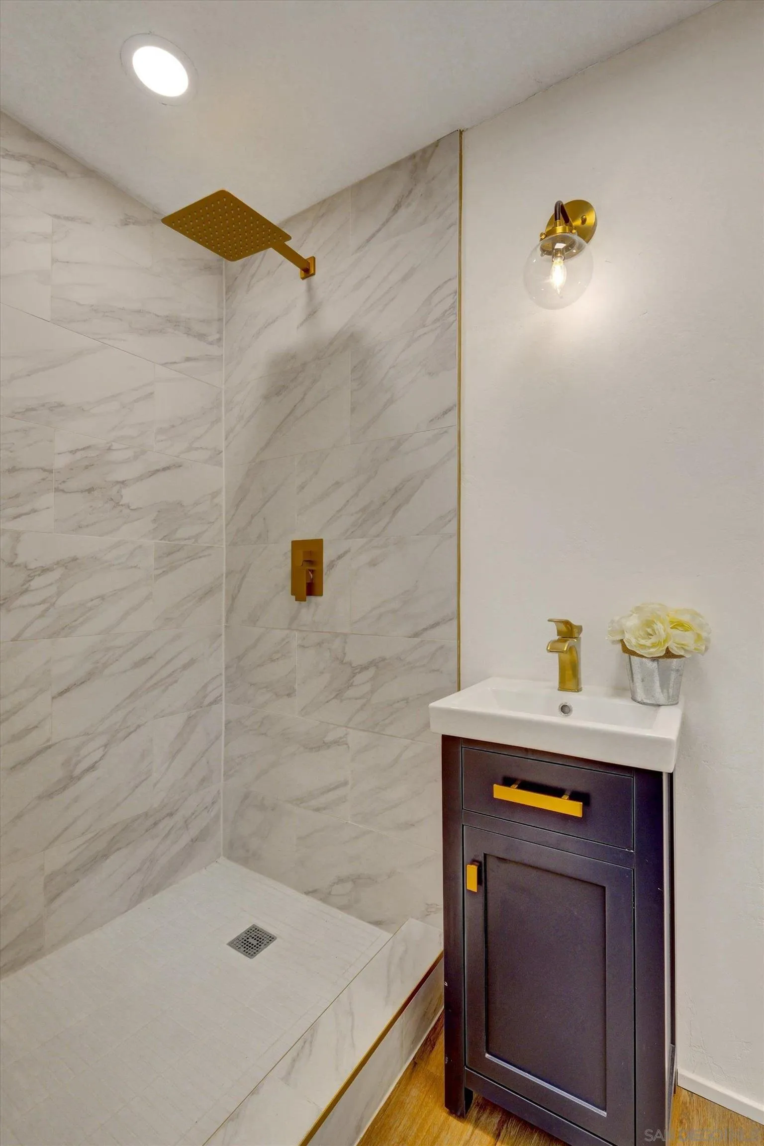 Los Angeles, California, 90027, United States, 4 Bedrooms Bedrooms, ,4 BathroomsBathrooms,Residential,For Sale,1924744
