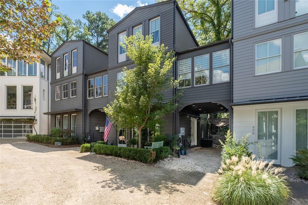 Atlanta, Georgia, 30324, United States, 3 Bedrooms Bedrooms, ,3 BathroomsBathrooms,Residential,For Sale,1948328