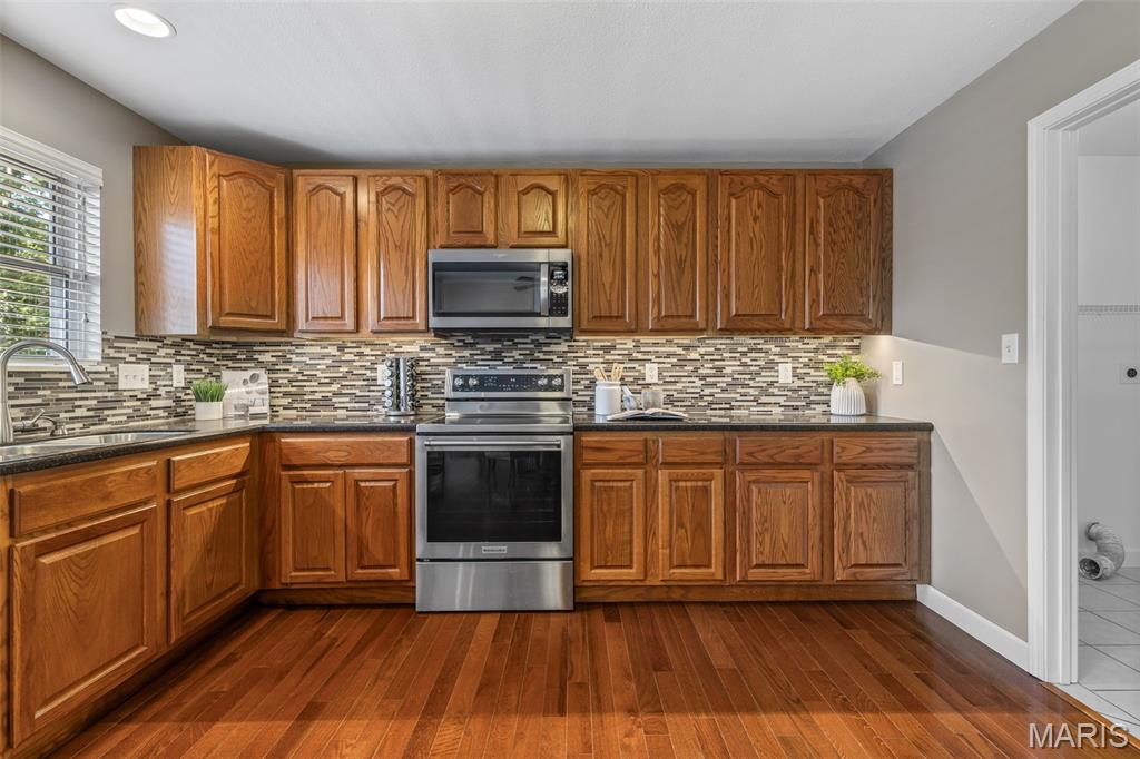 Festus, Missouri, 63028, United States, 4 Bedrooms Bedrooms, ,4 BathroomsBathrooms,Residential,For Sale,1954677