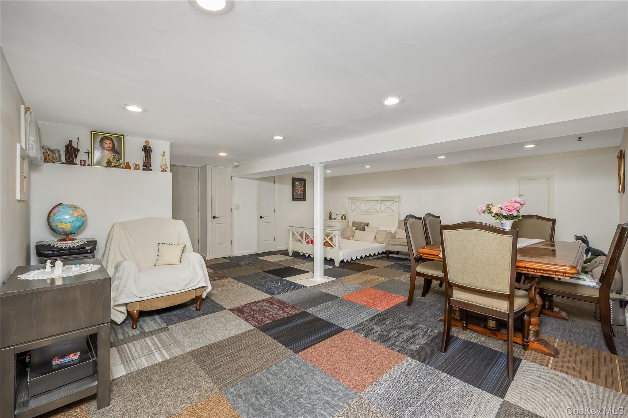 Farmingdale, New York, 11735, United States, 4 Bedrooms Bedrooms, ,3 BathroomsBathrooms,Residential,For Sale,1942122