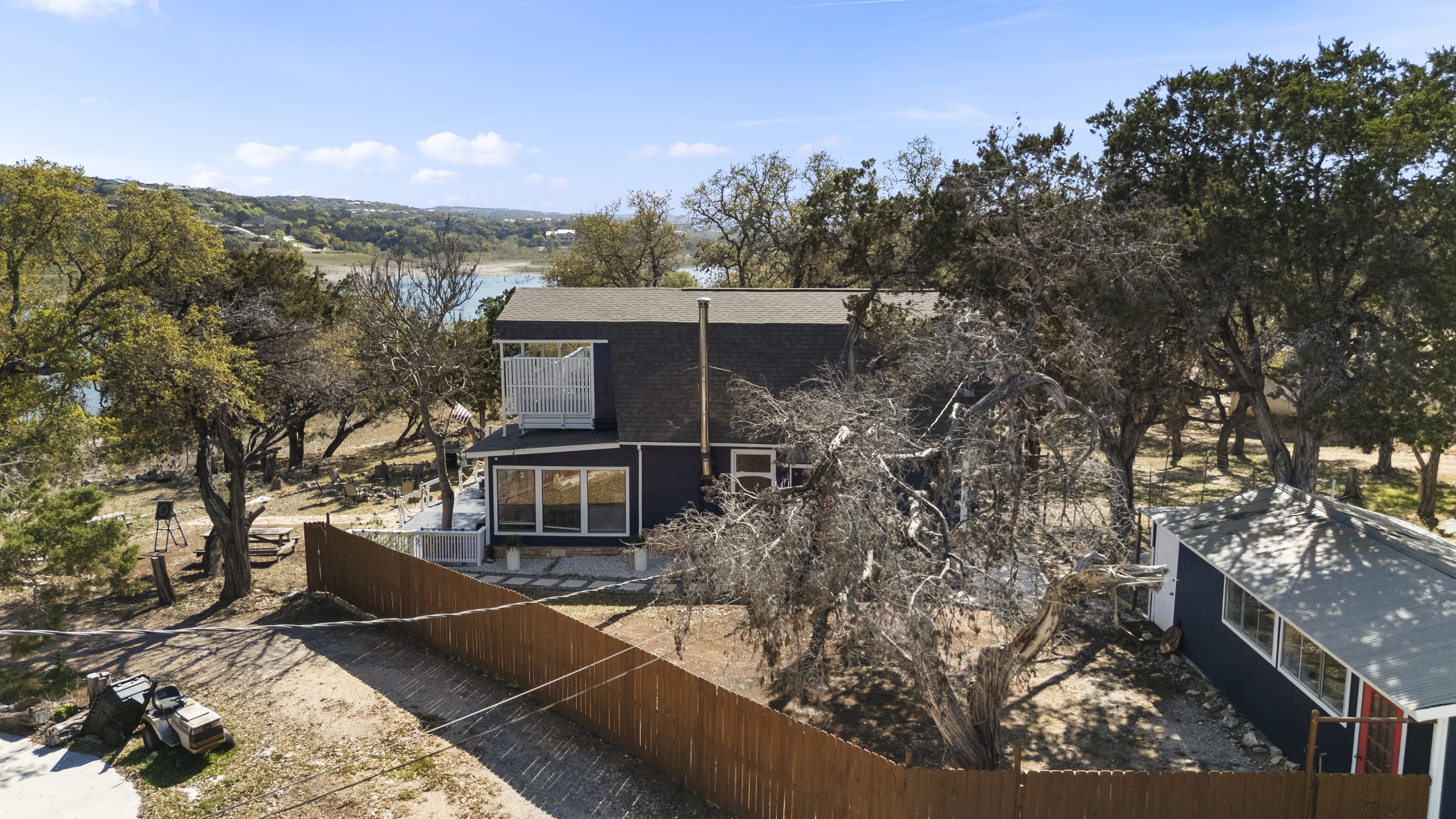 Prime Lakefront Living with Stunning Views - 物件實景