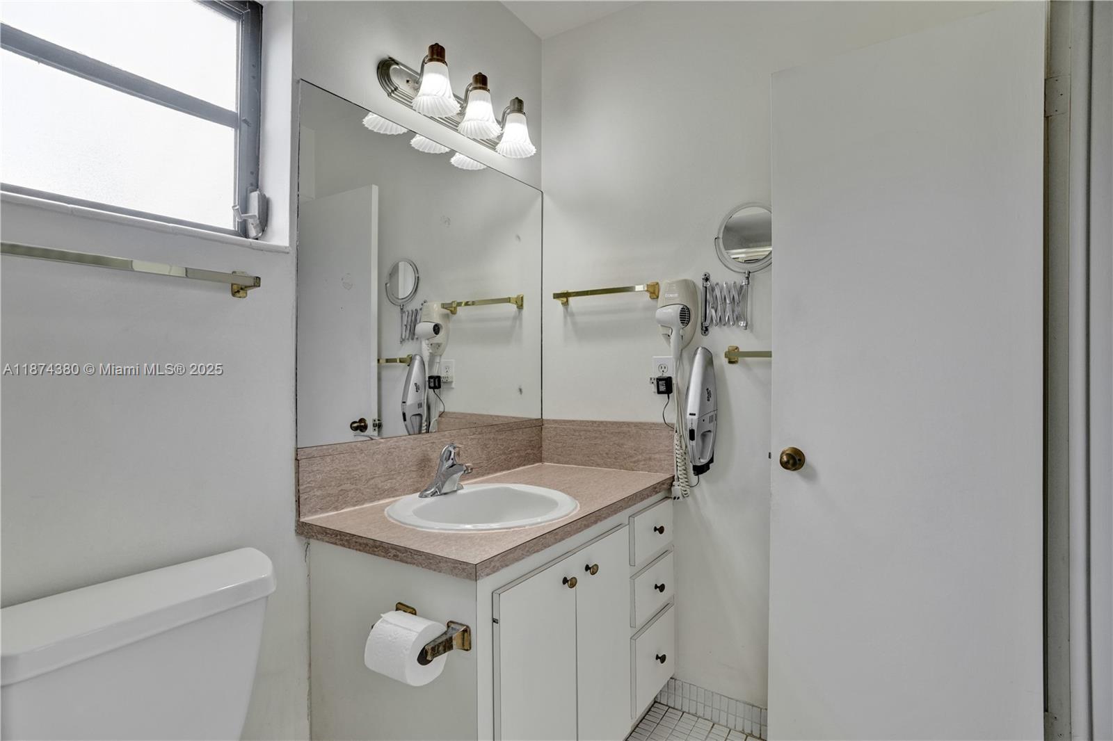 Cutler Bay, Florida, 33189, United States, 3 Bedrooms Bedrooms, ,2 BathroomsBathrooms,Residential,For Sale,1941655