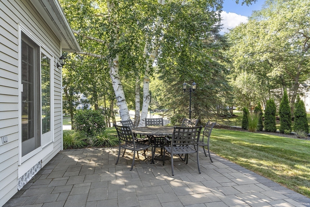 Middleton, Massachusetts, 01949, United States, 4 Bedrooms Bedrooms, ,4 BathroomsBathrooms,Residential,For Sale,1900627