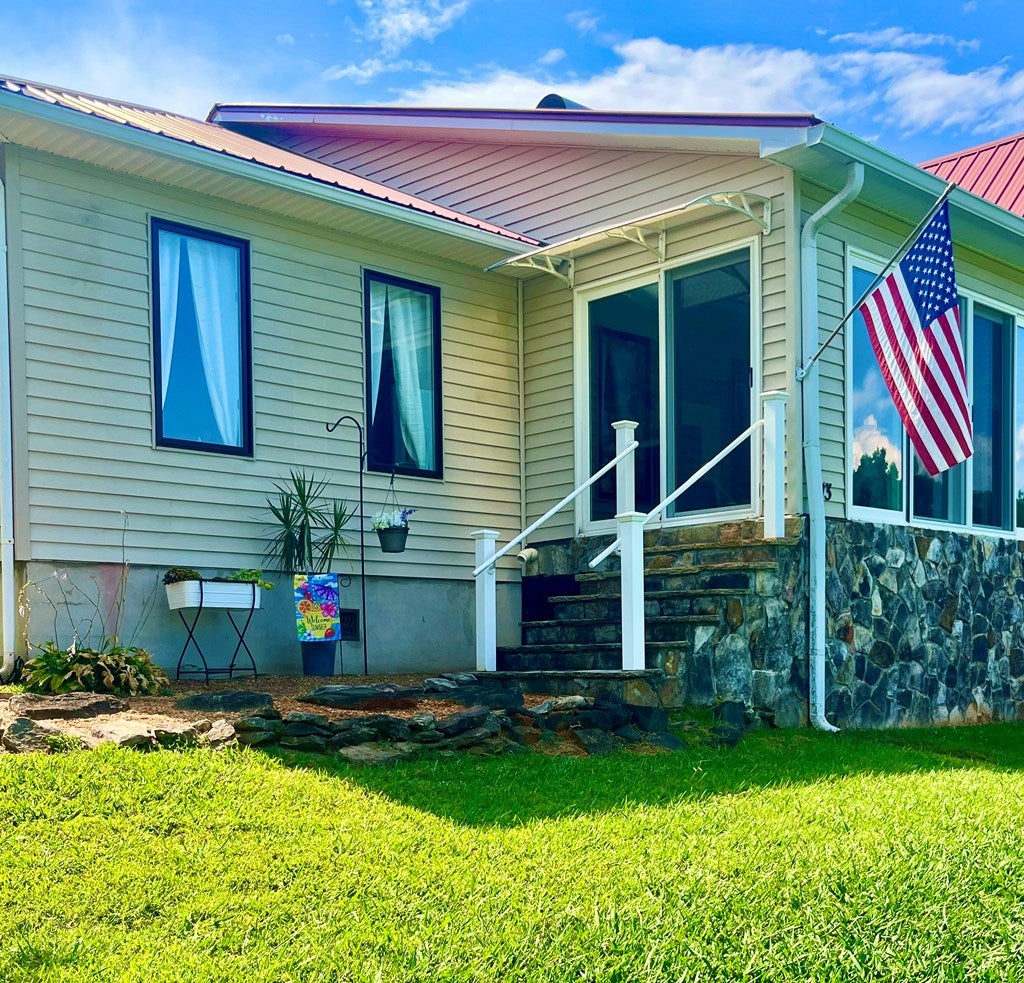 Hiawassee, Georgia, 30546, United States, 3 Bedrooms Bedrooms, ,2 BathroomsBathrooms,Residential,For Sale,1761717