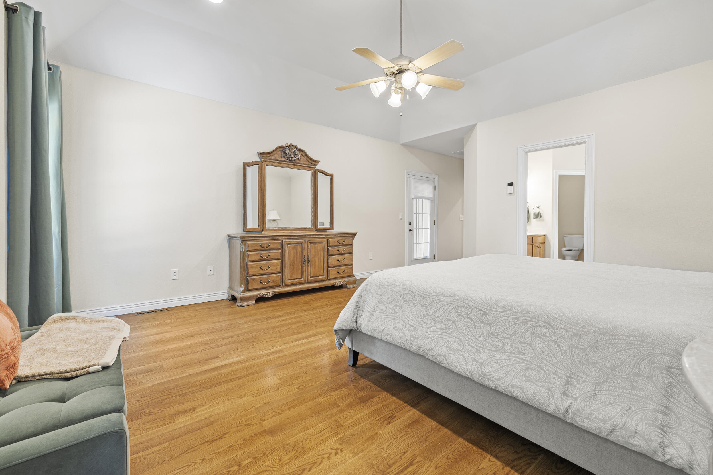 Kimberling City, Missouri, 65686, United States, 5 Bedrooms Bedrooms, ,4 BathroomsBathrooms,Residential,For Sale,1883483
