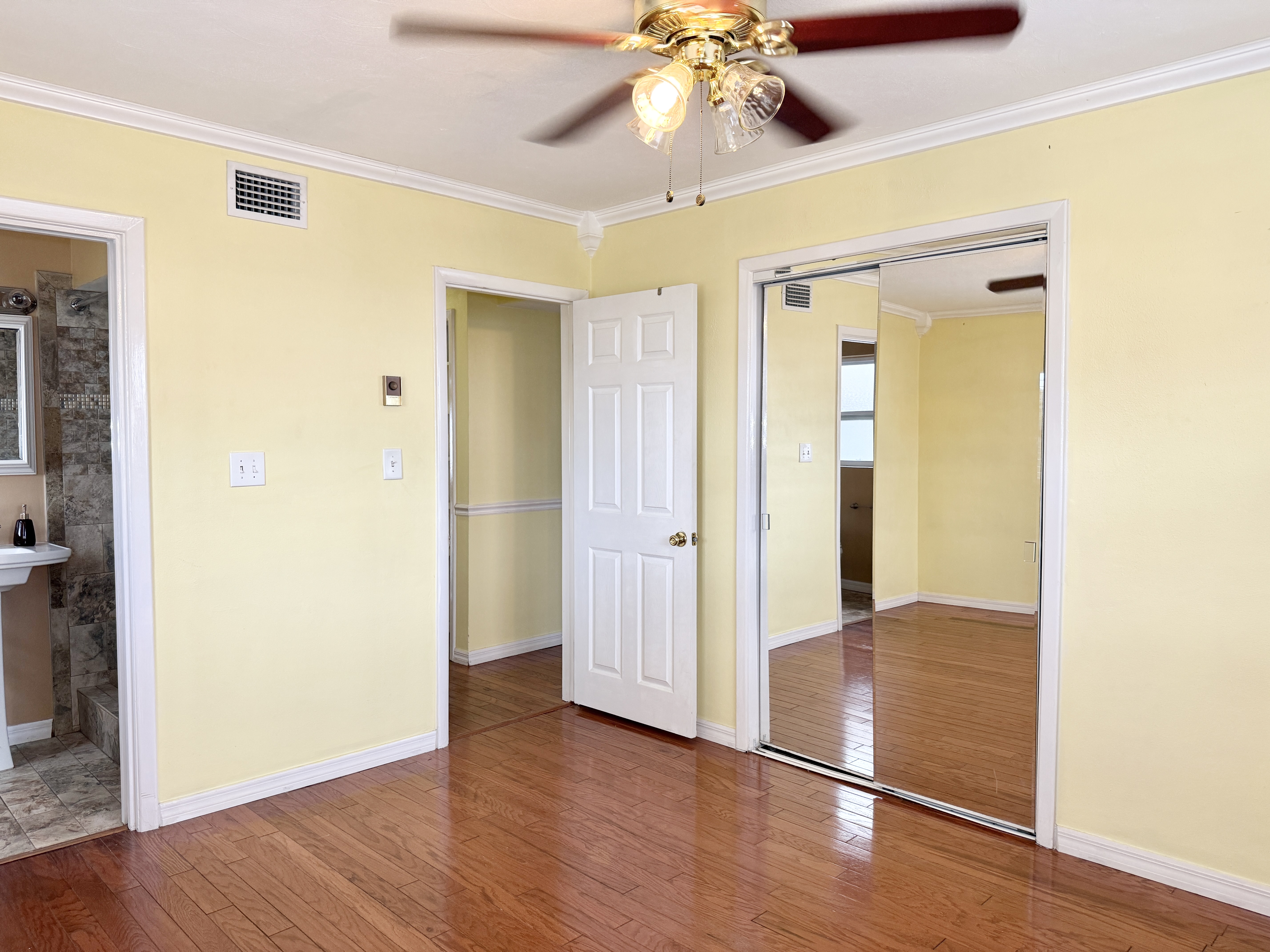 Tampa, Florida, 33618, United States, 3 Bedrooms Bedrooms, ,2 BathroomsBathrooms,Residential,For Sale,1931261