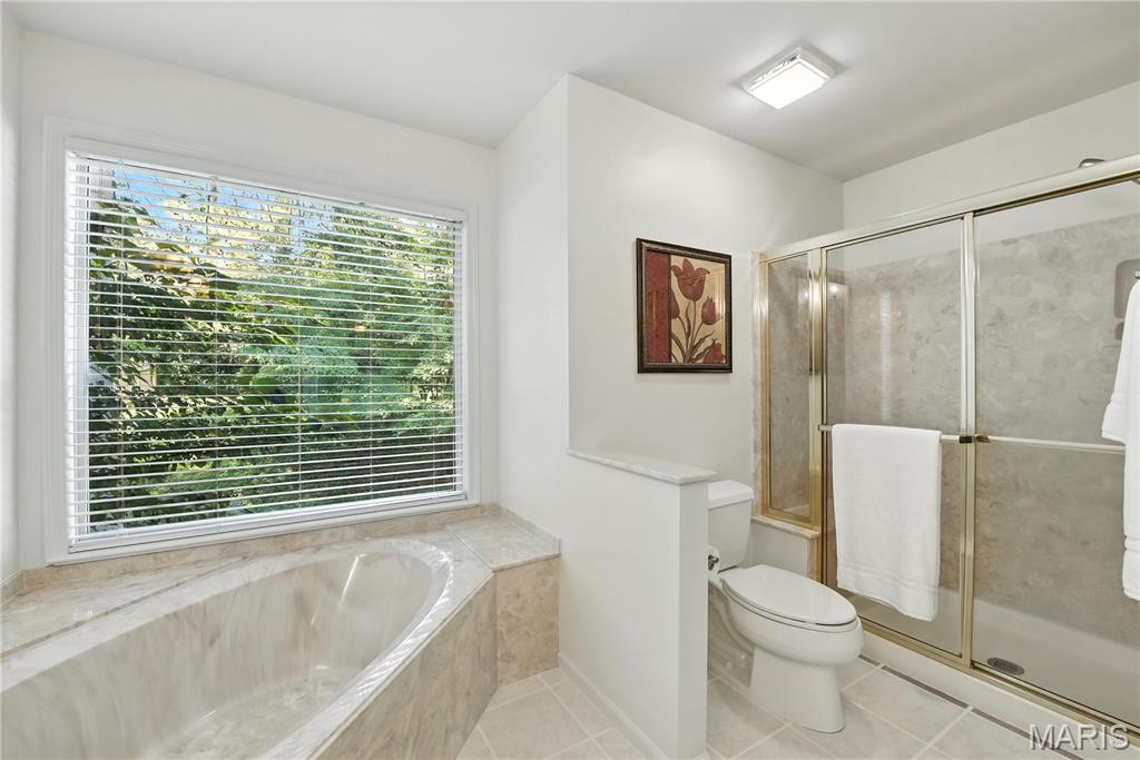 Maryland Heights, Missouri, 63043, United States, 3 Bedrooms Bedrooms, ,4 BathroomsBathrooms,Residential,For Sale,1892007