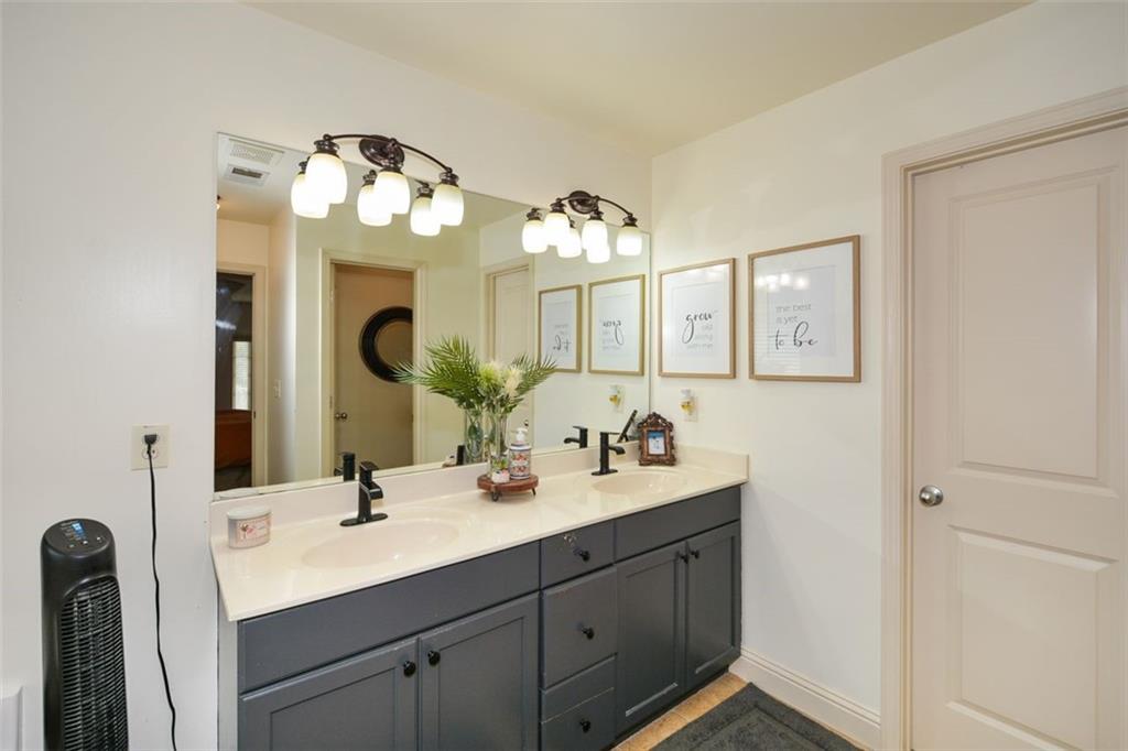 Canton, Georgia, 30114, United States, 4 Bedrooms Bedrooms, ,3 BathroomsBathrooms,Residential,For Sale,1911394