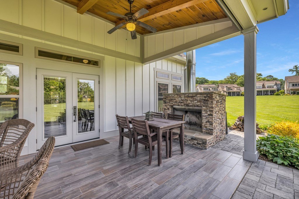 Hayesville, North Carolina, 28904, United States, 2 Bedrooms Bedrooms, ,3 BathroomsBathrooms,Residential,For Sale,1810618