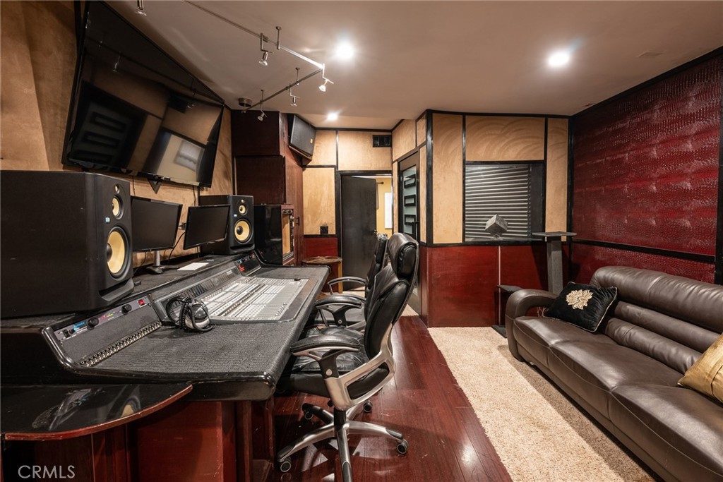 Woodland Hills, California, 91367, United States, 5 Bedrooms Bedrooms, ,6 BathroomsBathrooms,Residential,For Sale,1973826