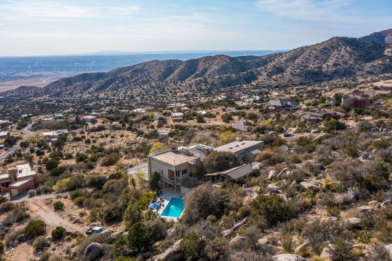 Albuquerque, New Mexico, 87122, United States, 4 Bedrooms Bedrooms, ,5 BathroomsBathrooms,Residential,For Sale,1766208