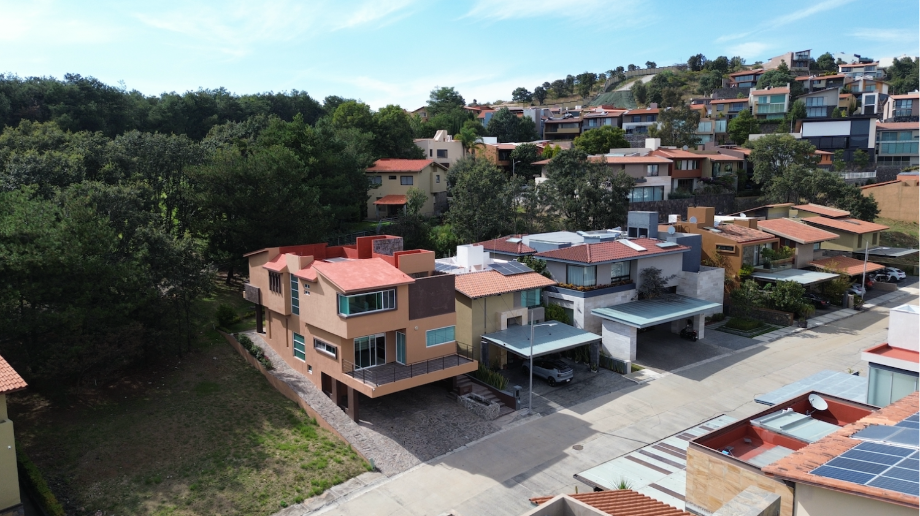 Morelia, Michoacán de Ocampo, 58350, Mexico, 4 Bedrooms Bedrooms, ,4 BathroomsBathrooms,Residential,For Sale,1998426