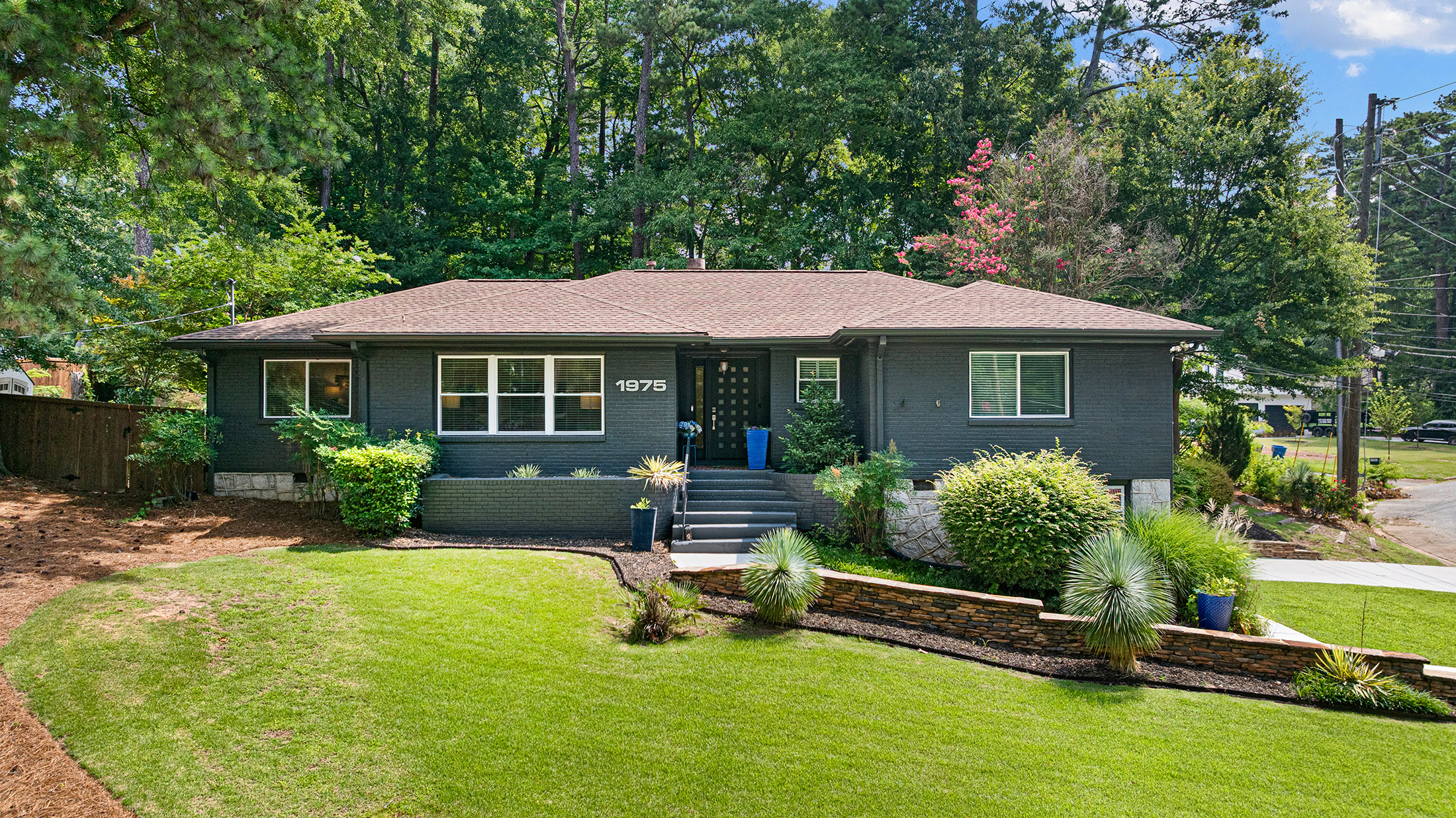  Pristine Morningside Mid-Century Modern with Resort-Inspired Backyard - 物件實景