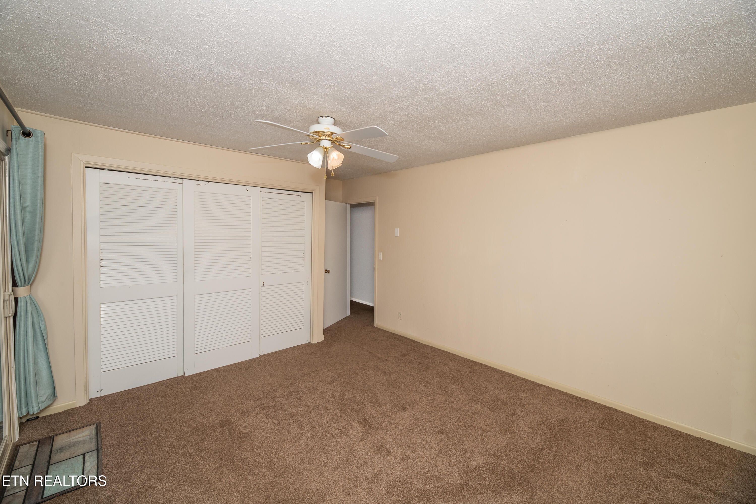 Kingston, Tennessee, 37763, United States, 4 Bedrooms Bedrooms, ,2 BathroomsBathrooms,Residential,For Sale,1850239