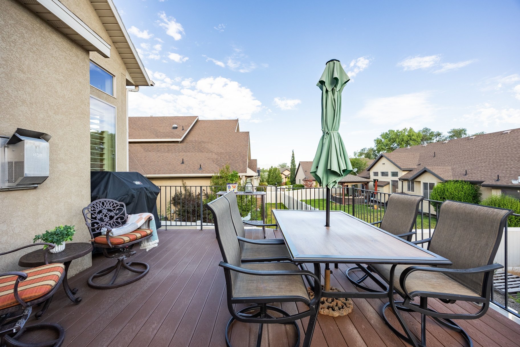  Beautifully Designed Home with a Main-Level Primary & Inviting Outdoor Spaces - 物件實景