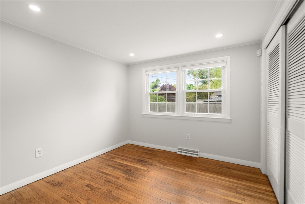 Barnstable, Massachusetts, 02601, United States, 4 Bedrooms Bedrooms, ,3 BathroomsBathrooms,Residential,For Sale,1826460