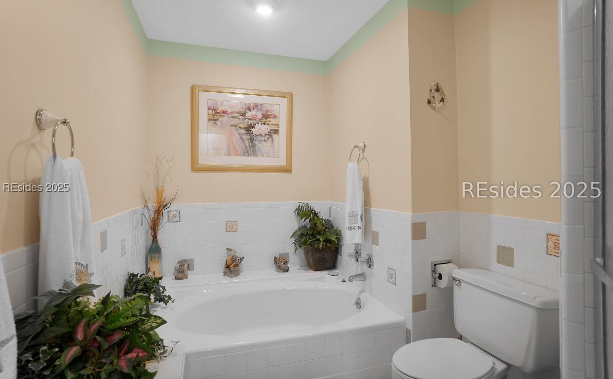 St Helena Island, South Carolina, 29920, United States, 2 Bedrooms Bedrooms, ,3 BathroomsBathrooms,Residential,For Sale,1955009