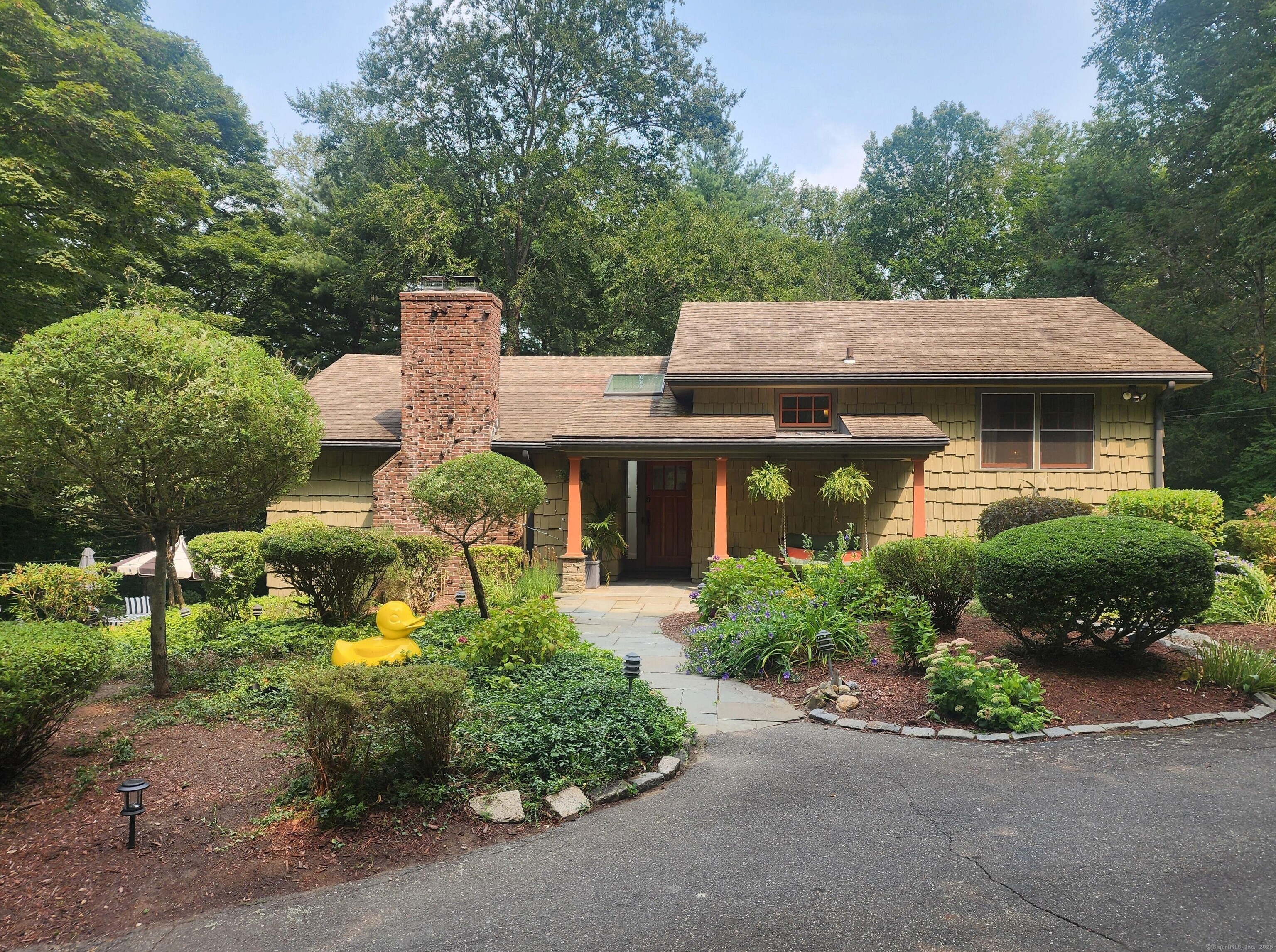 Woodbridge, Connecticut, 06525, United States, 3 Bedrooms Bedrooms, ,4 BathroomsBathrooms,Residential,For Sale,1912137