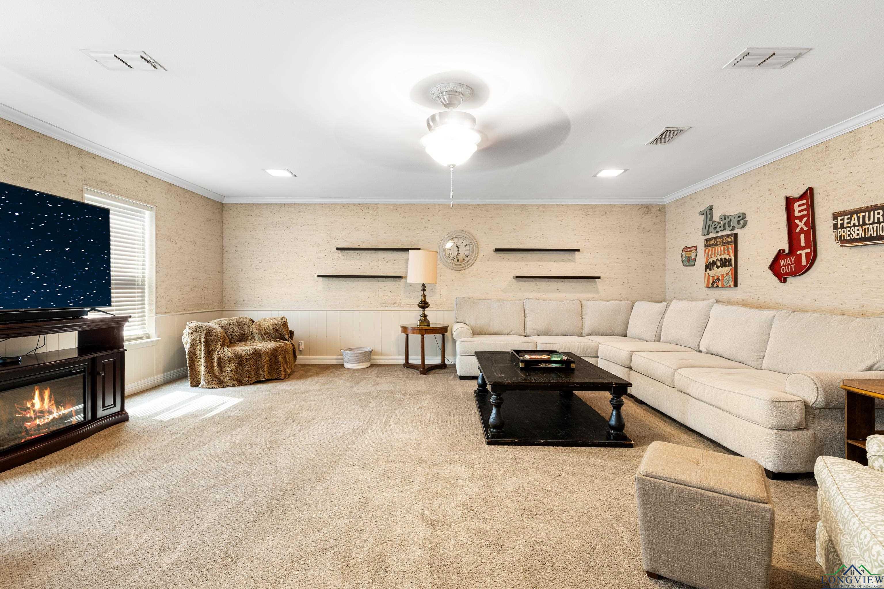 Kilgore, Texas, 75662, United States, 4 Bedrooms Bedrooms, ,3 BathroomsBathrooms,Residential,For Sale,1949860