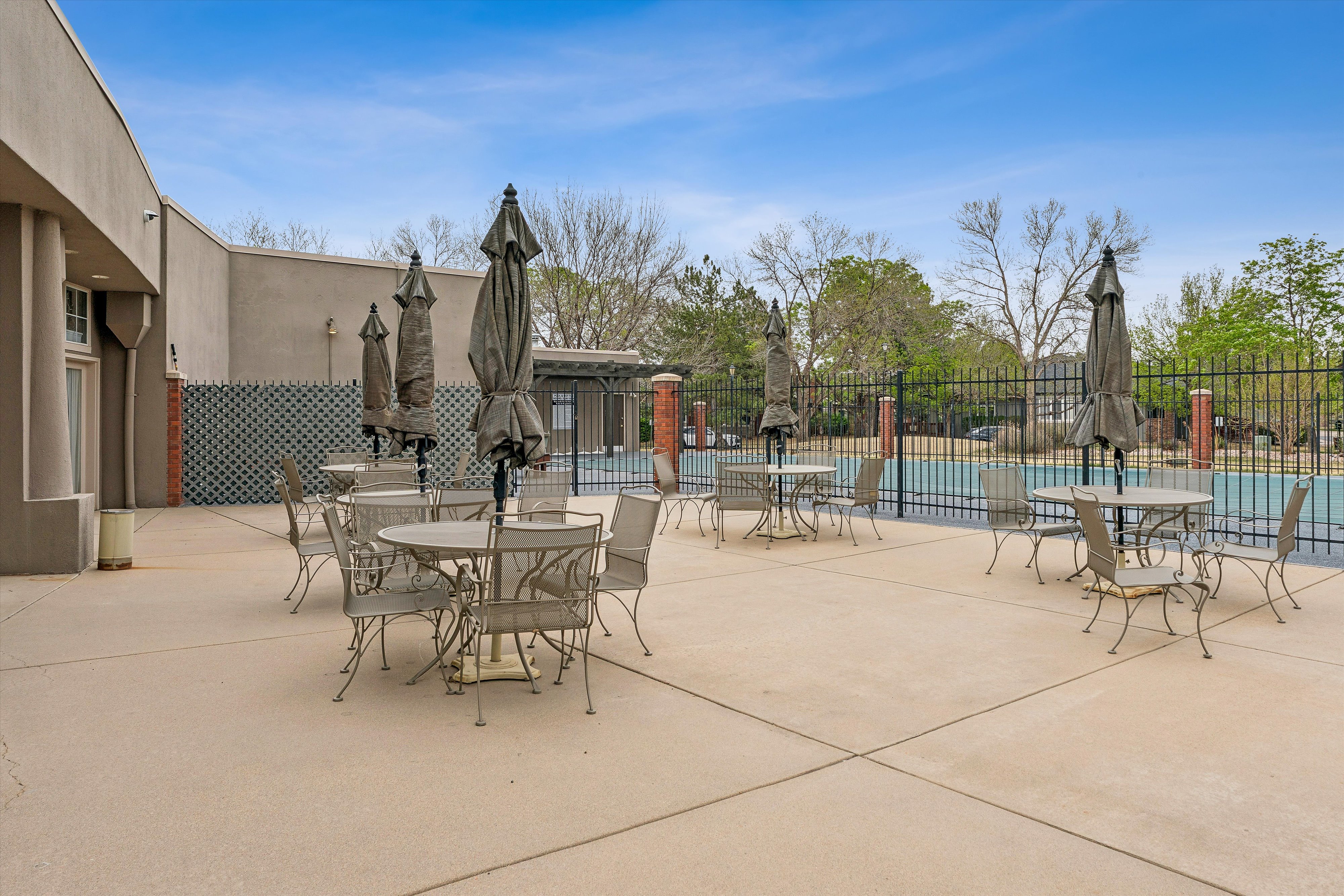  First Floor Corner Unit Condo in 55+ Centennial at Riverwalk in Littleton - 物件實景