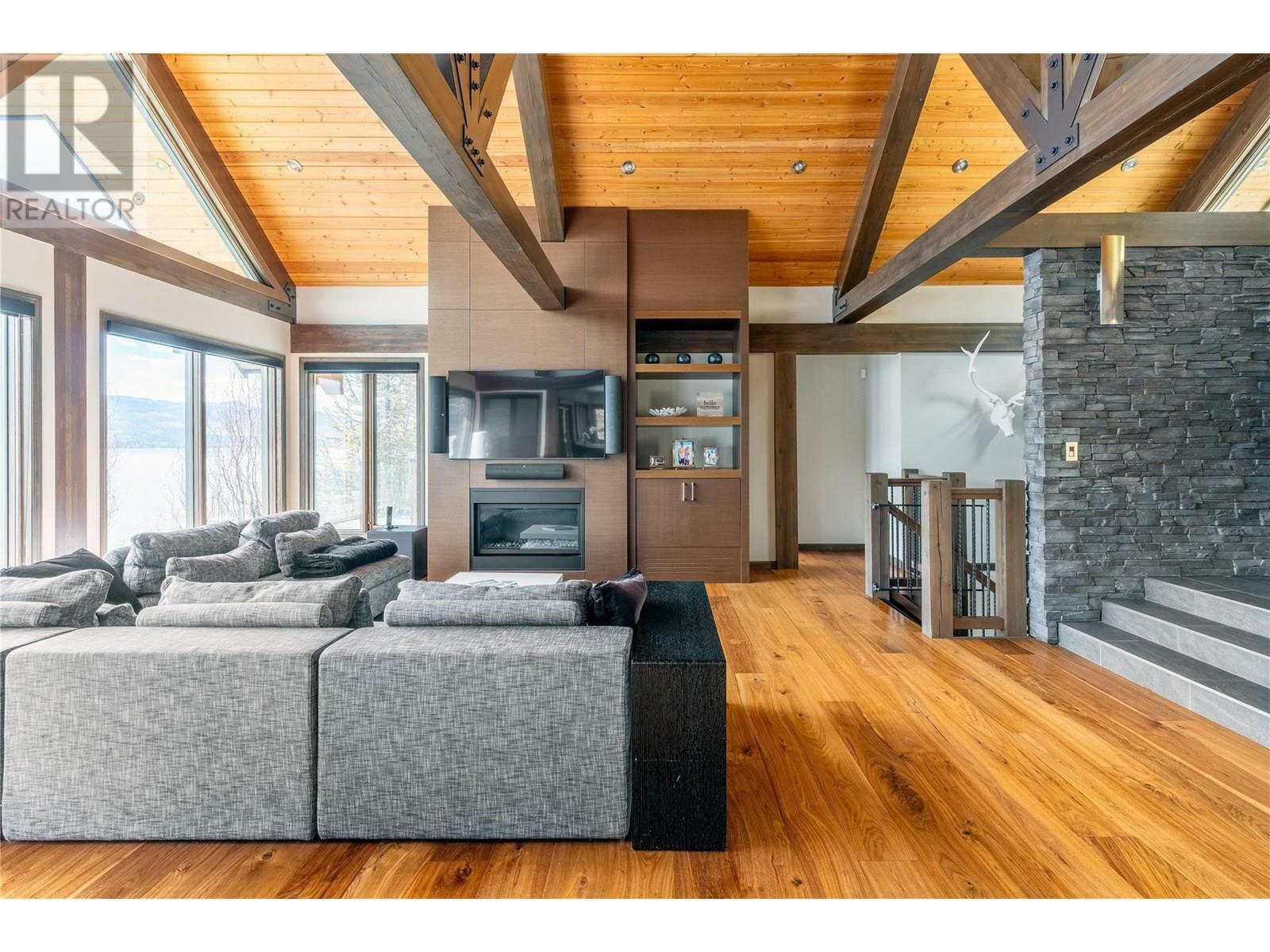 ANGLEMONT, British Columbia, V0E 1M8, CA, 5 Bedrooms Bedrooms, ,4 BathroomsBathrooms,Residential,For Sale,1838745