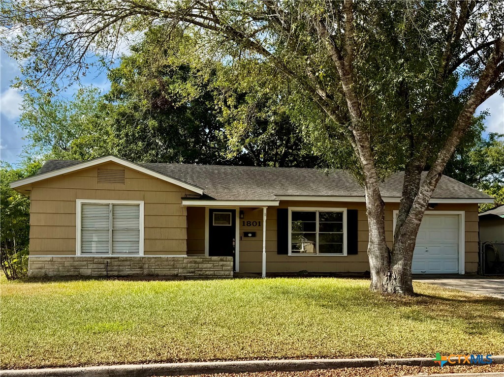 Walnut Ave, Victoria, TX 77901