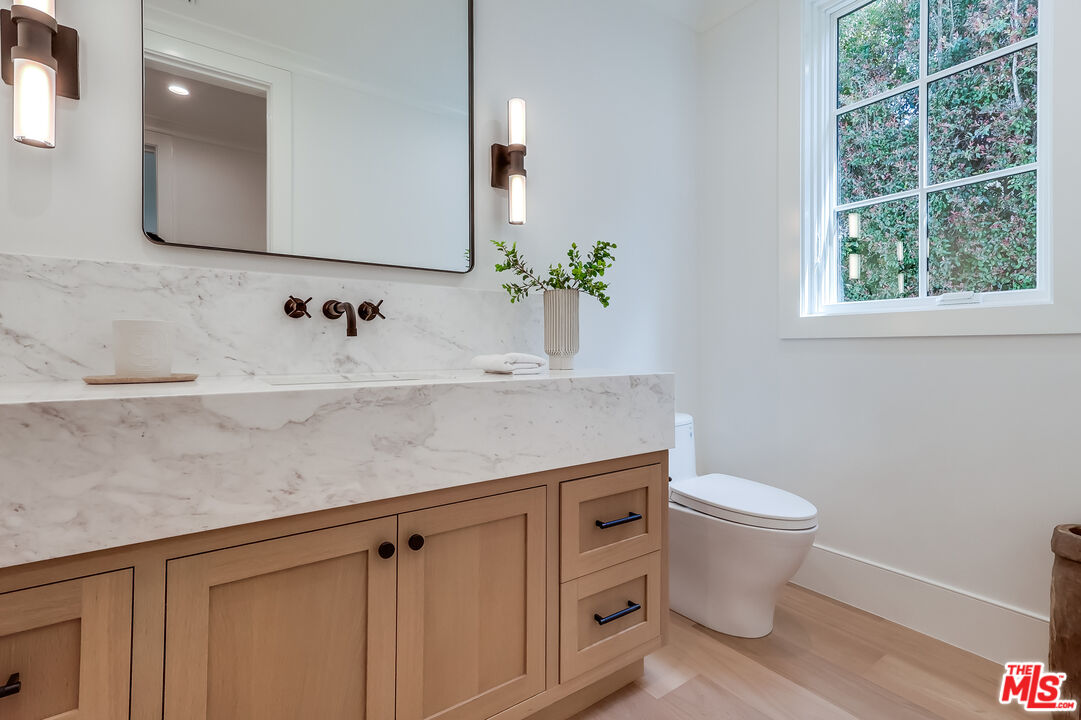 Los Angeles, California, 90049, United States, 7 Bedrooms Bedrooms, ,4 BathroomsBathrooms,Residential,For Sale,1912461