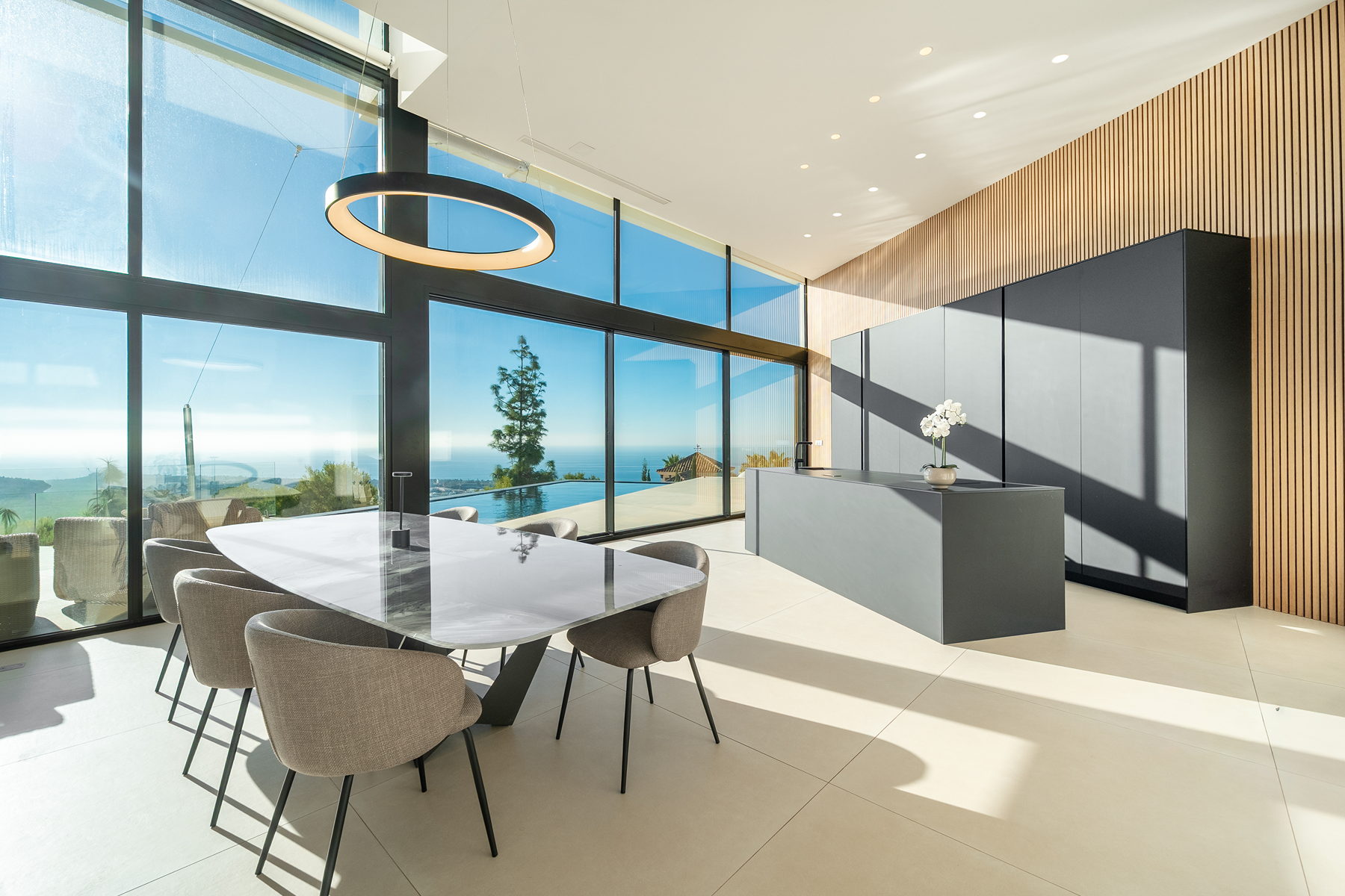  Contemporary Villa with Panoramic Sea Views in Altos de los Monteros - 物件實景