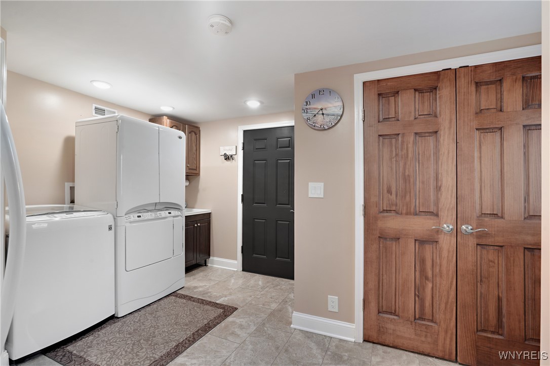 Lewiston, New York, 14092, United States, 4 Bedrooms Bedrooms, ,3 BathroomsBathrooms,Residential,For Sale,1916112
