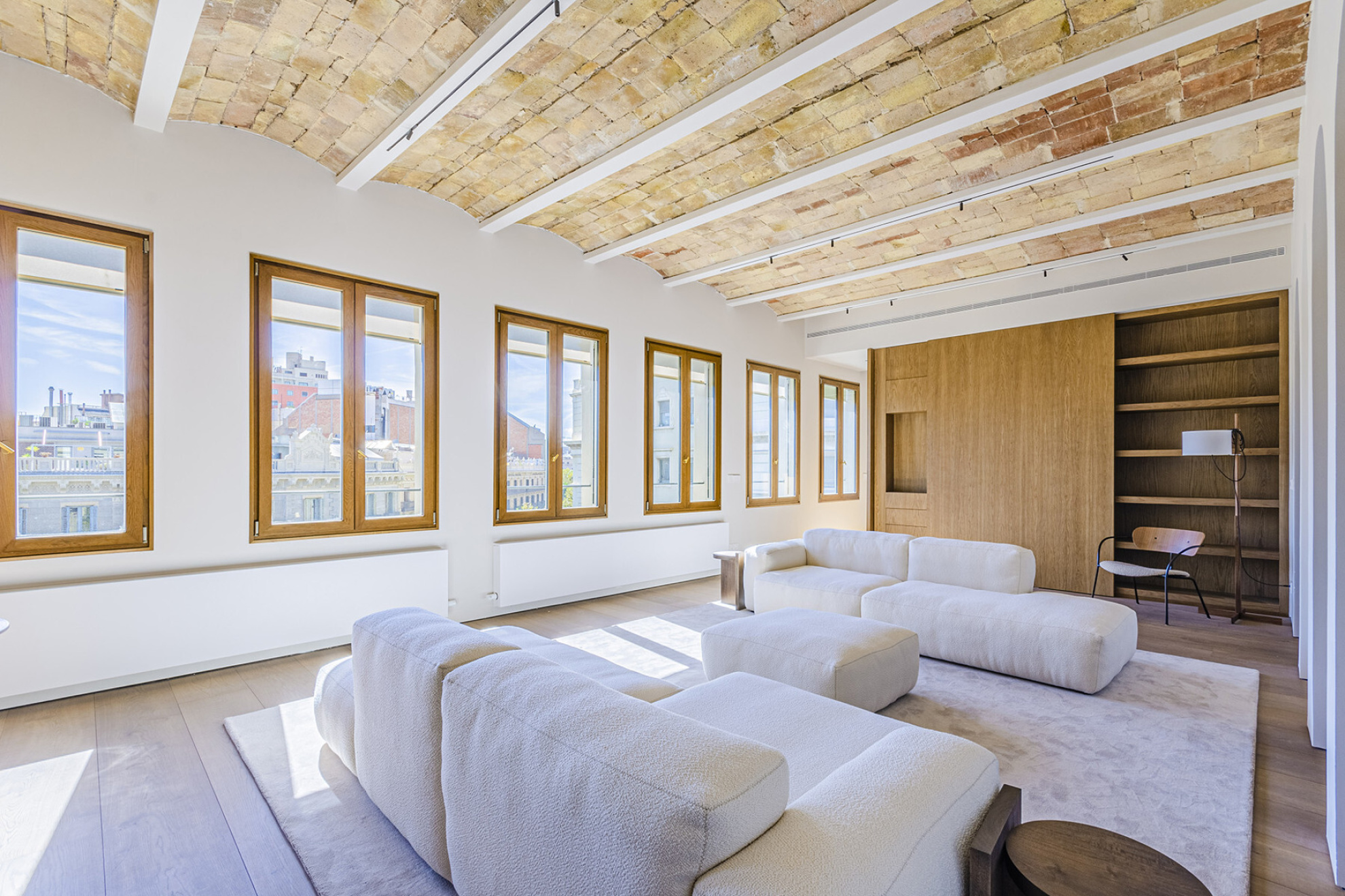  Stunning renovated property with panoramic views and abundant natural light - 物件實景
