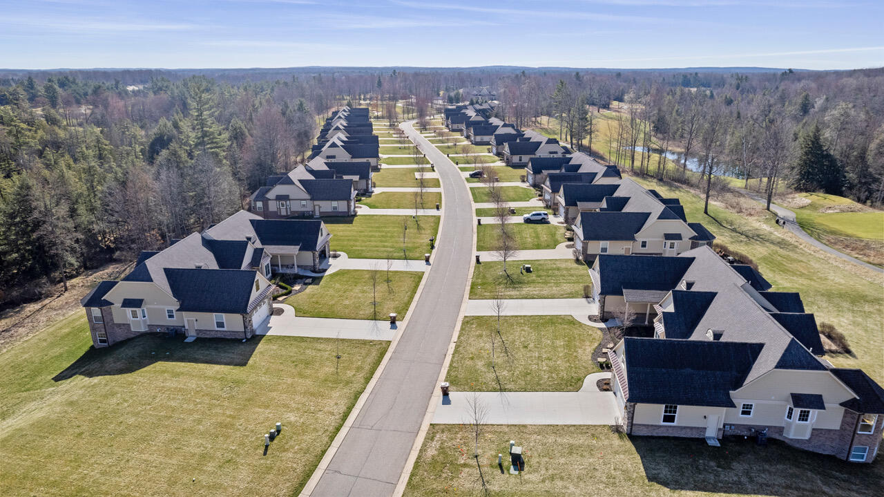 Stanwood, Michigan, 49346, United States, 2 Bedrooms Bedrooms, ,3 BathroomsBathrooms,Residential,For Sale,1812728