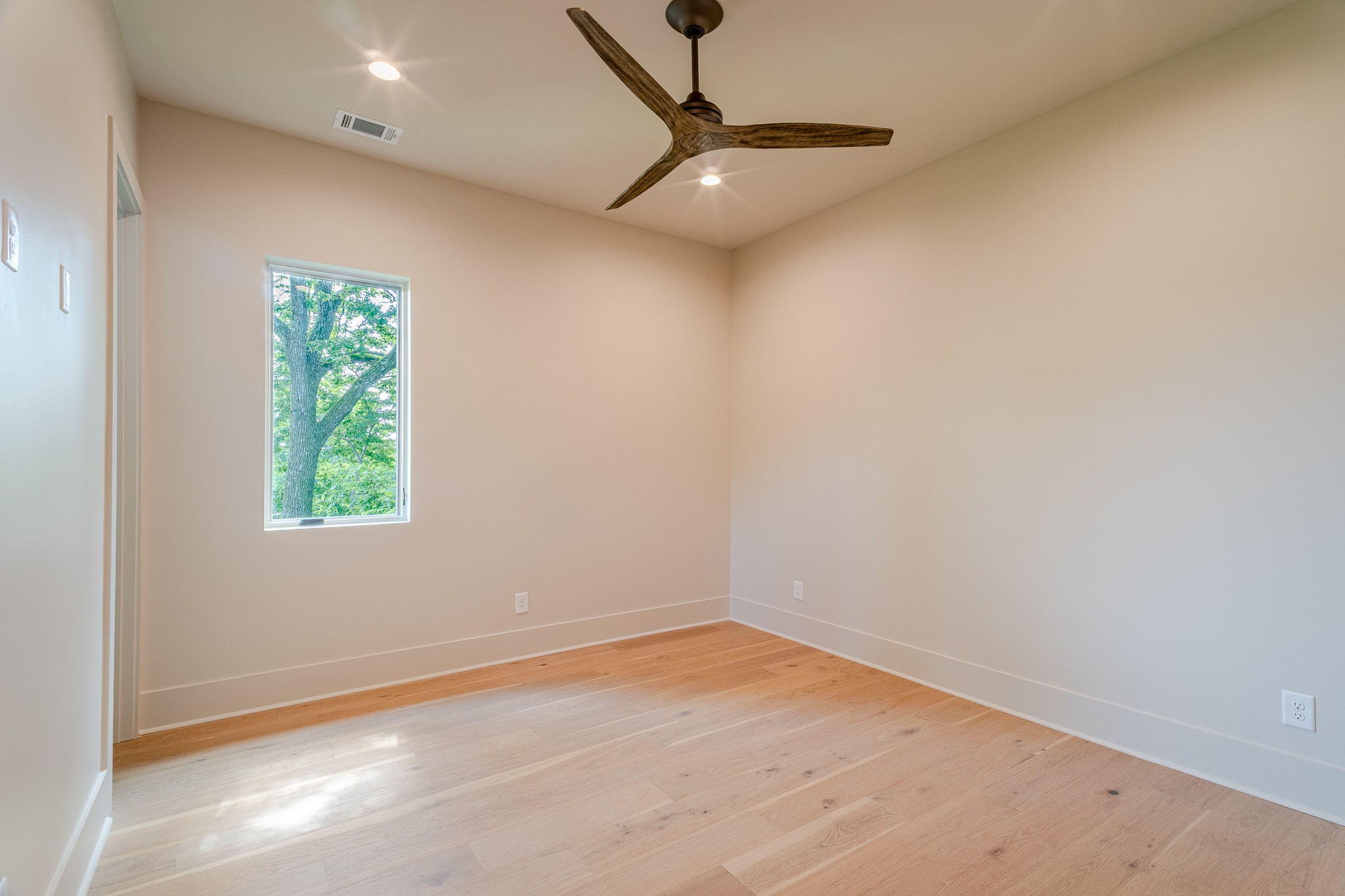 Nashville, Tennessee, 37212, United States, 4 Bedrooms Bedrooms, ,4 BathroomsBathrooms,Residential,For Sale,1792994