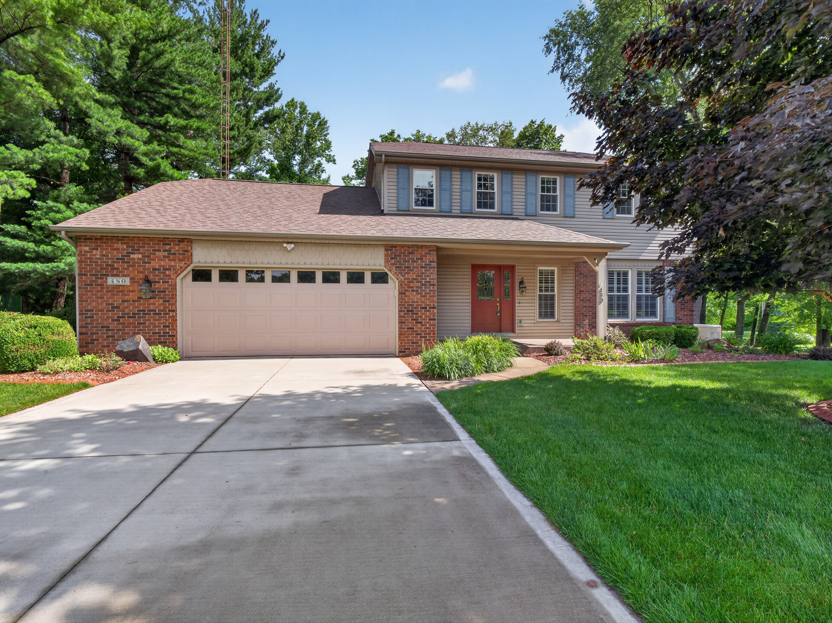  Well-Maintained 4 Bedroom Home on a Beautifully Landscaped Lot - 物件實景