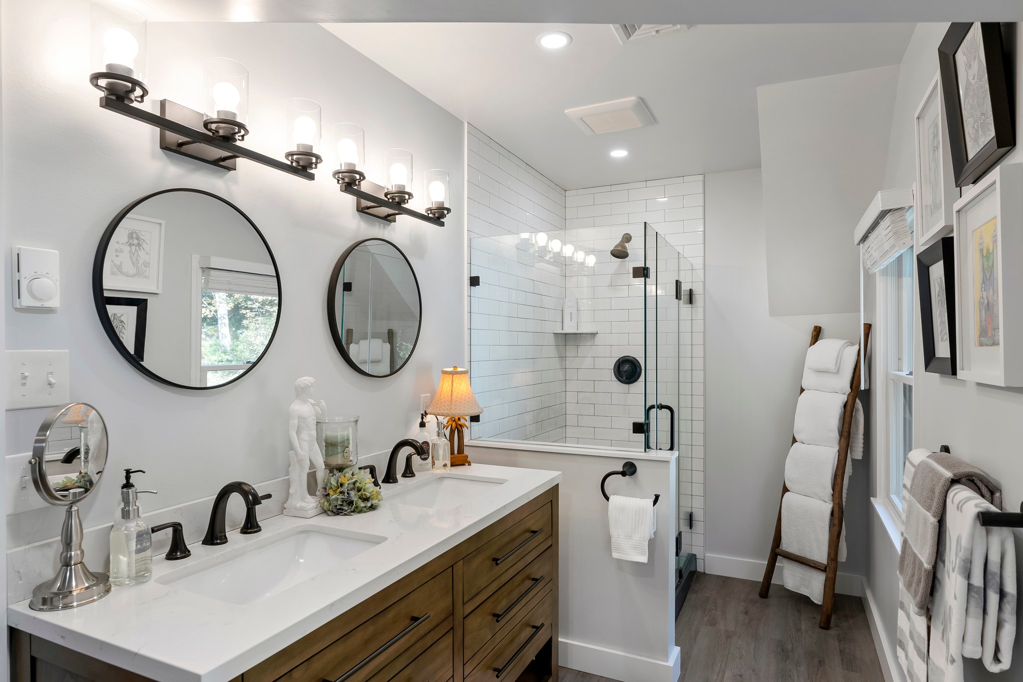  Charming Expanded Cape is Newly Remodeled - 物件實景