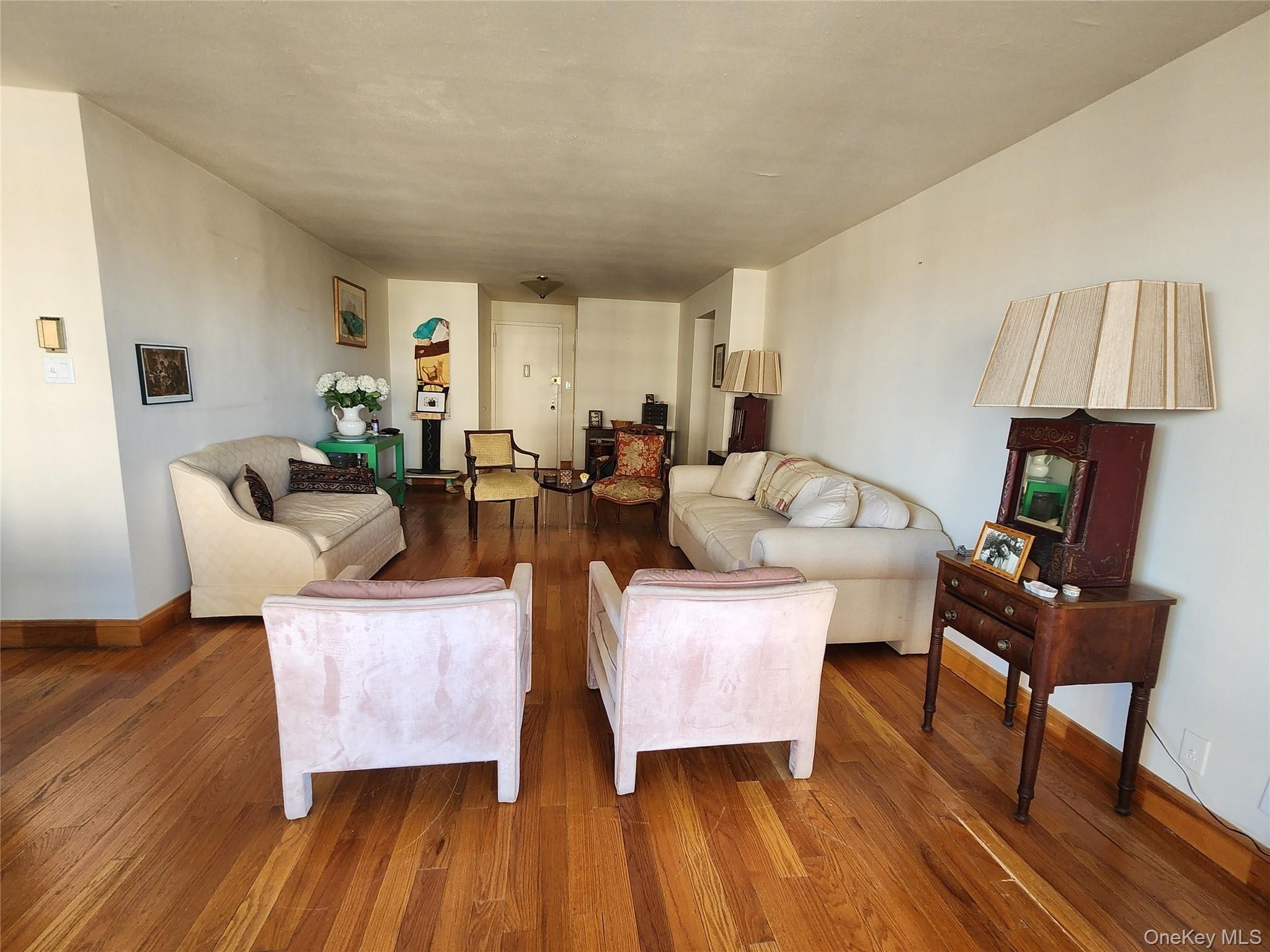Bayside, New York, 11360, United States, 3 Bedrooms Bedrooms, ,2 BathroomsBathrooms,Residential,For Sale,2048148