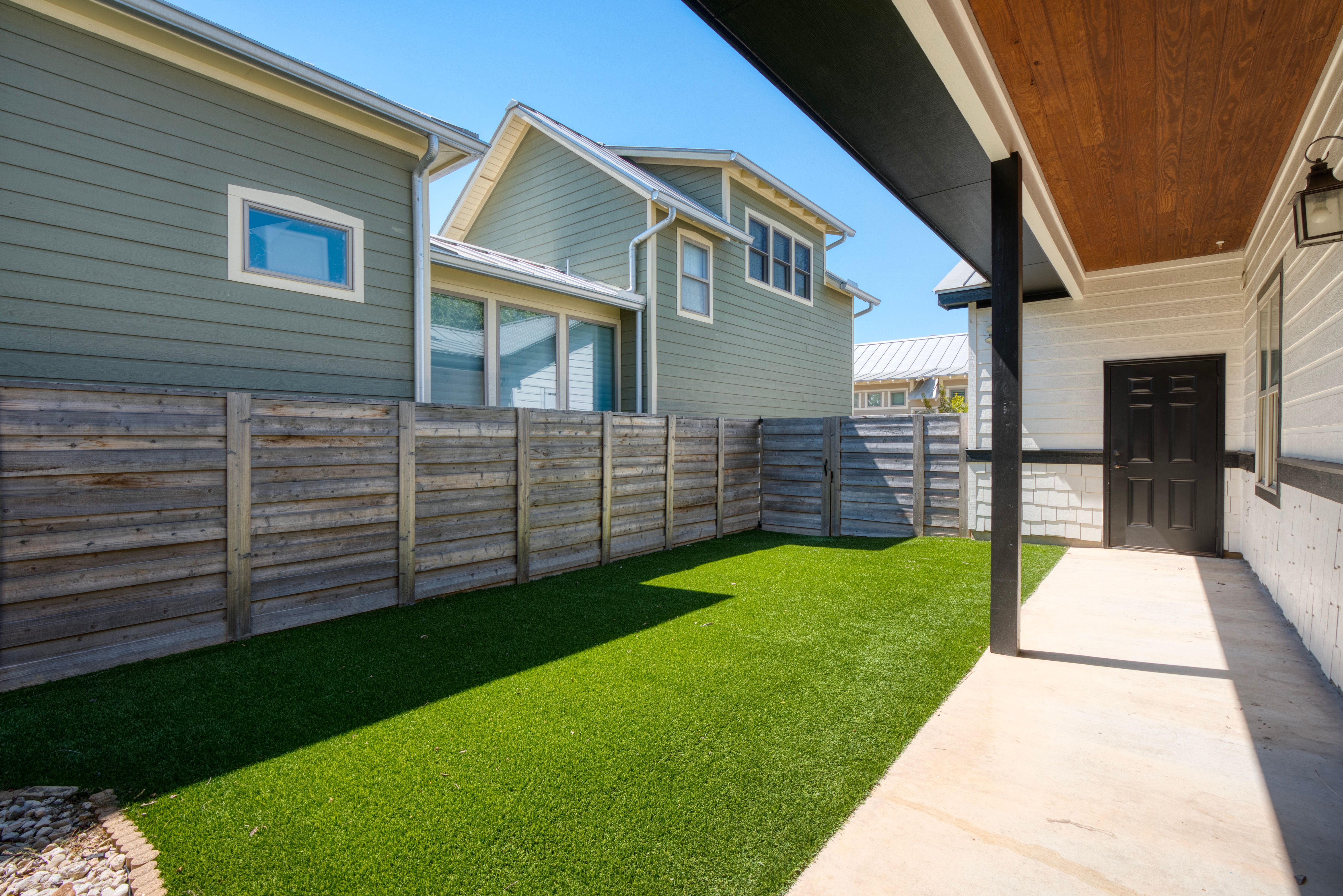  Corner-Lot Beauty in Sought-After Town Creek - 物件實景