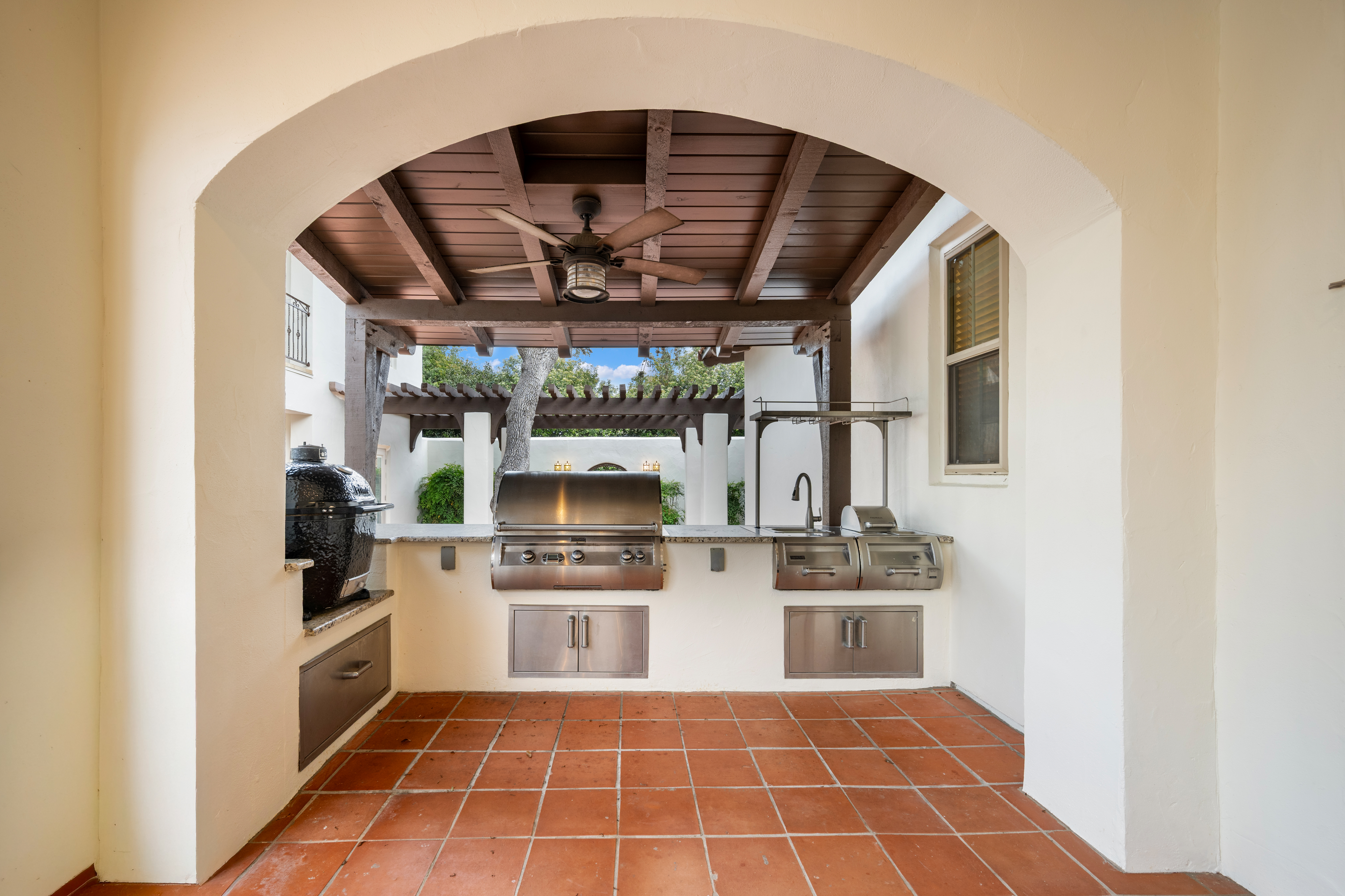  Custom Estate with Pool, Courtyard and Wine Room - 物件實景