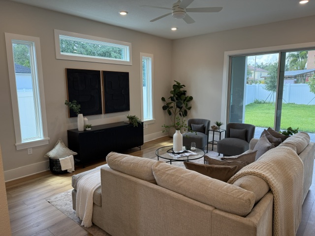 Tampa, Florida, 33611, United States, 5 Bedrooms Bedrooms, ,4 BathroomsBathrooms,Residential,For Sale,1992381