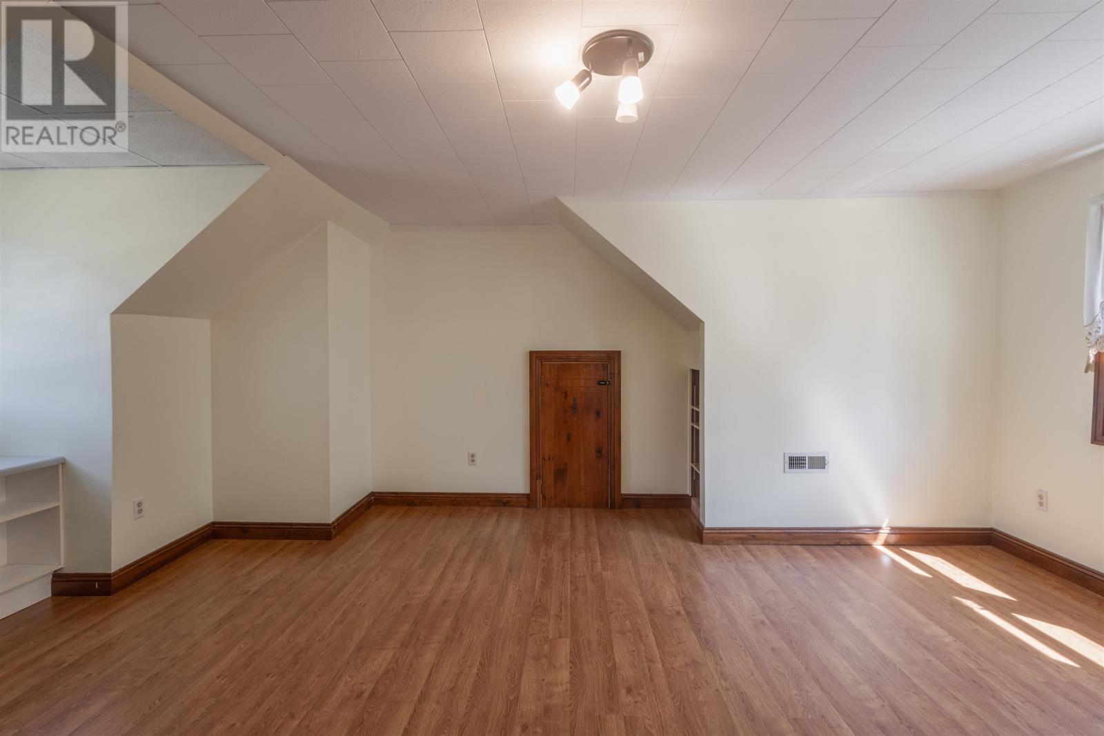 BROOKLYN, Prince Edward Island, C0A 1R0, CA, 6 Bedrooms Bedrooms, ,3 BathroomsBathrooms,Residential,For Sale,1951487