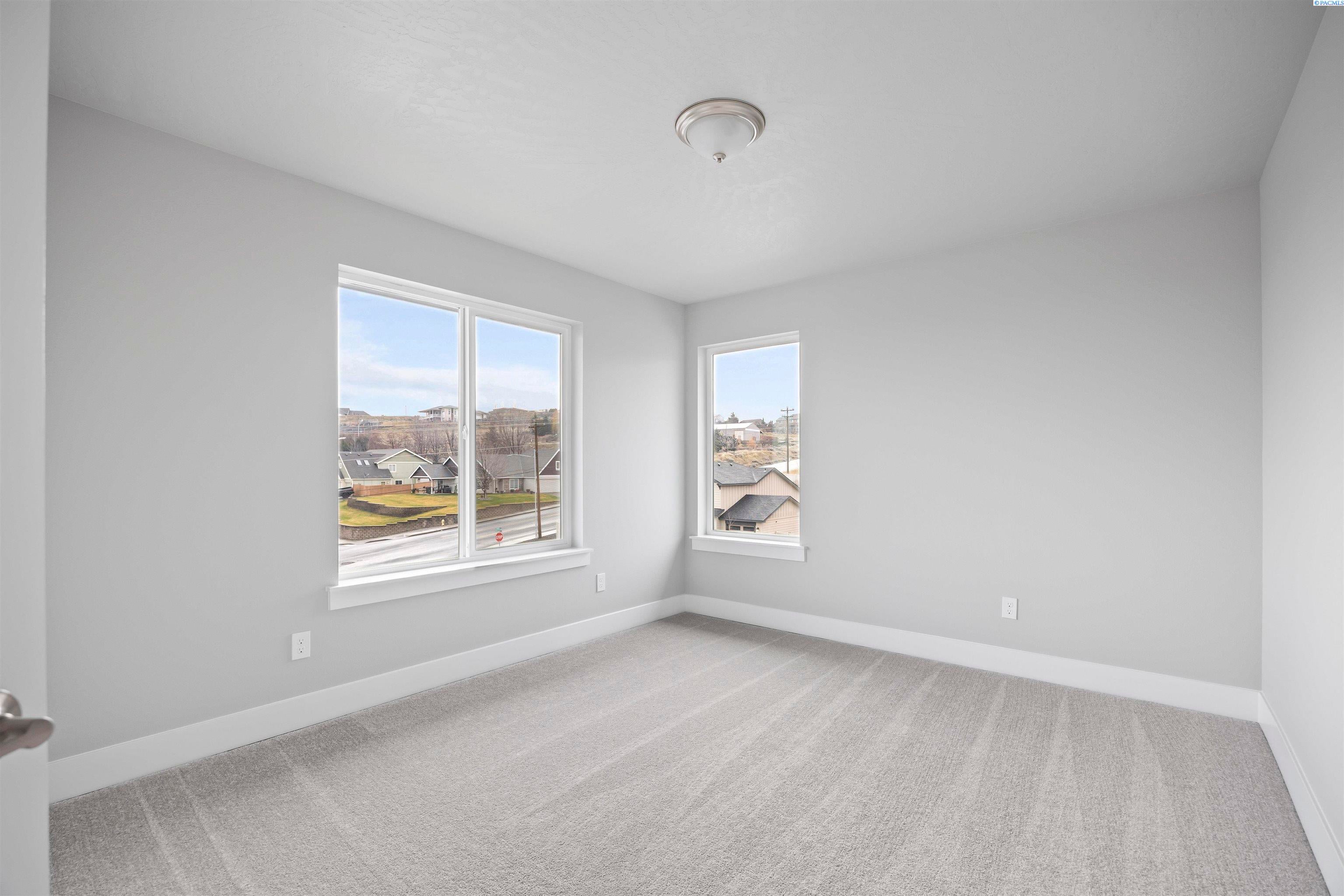 West Richland, Washington, 99353, United States, 4 Bedrooms Bedrooms, ,2 BathroomsBathrooms,Residential,For Sale,2014004