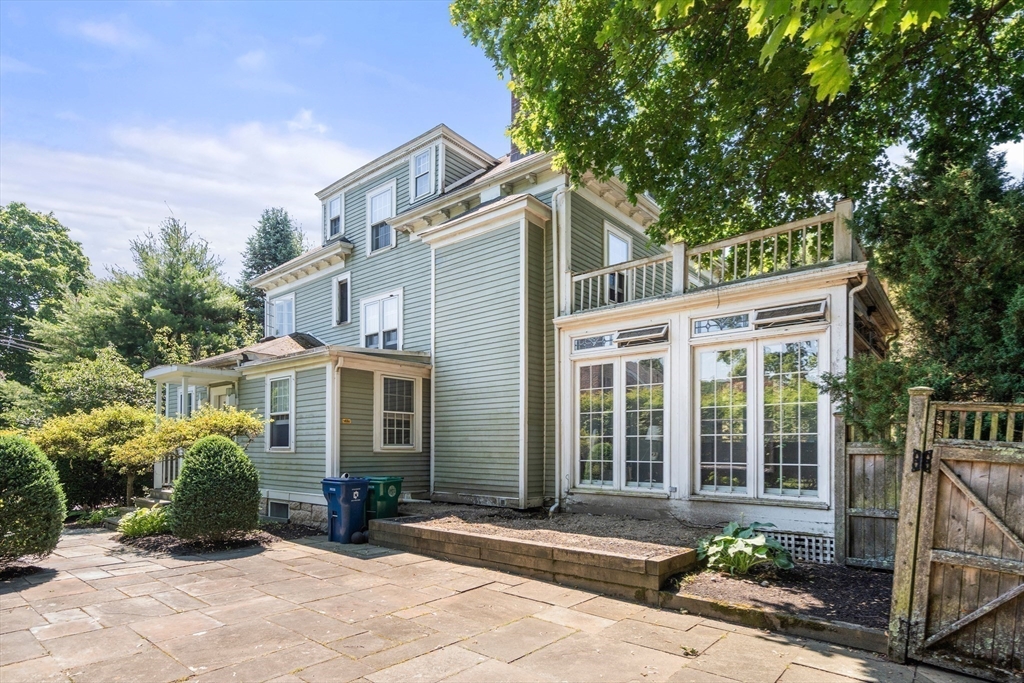 Newton, Massachusetts, 02465, United States, 5 Bedrooms Bedrooms, ,4 BathroomsBathrooms,Residential,For Sale,1848730