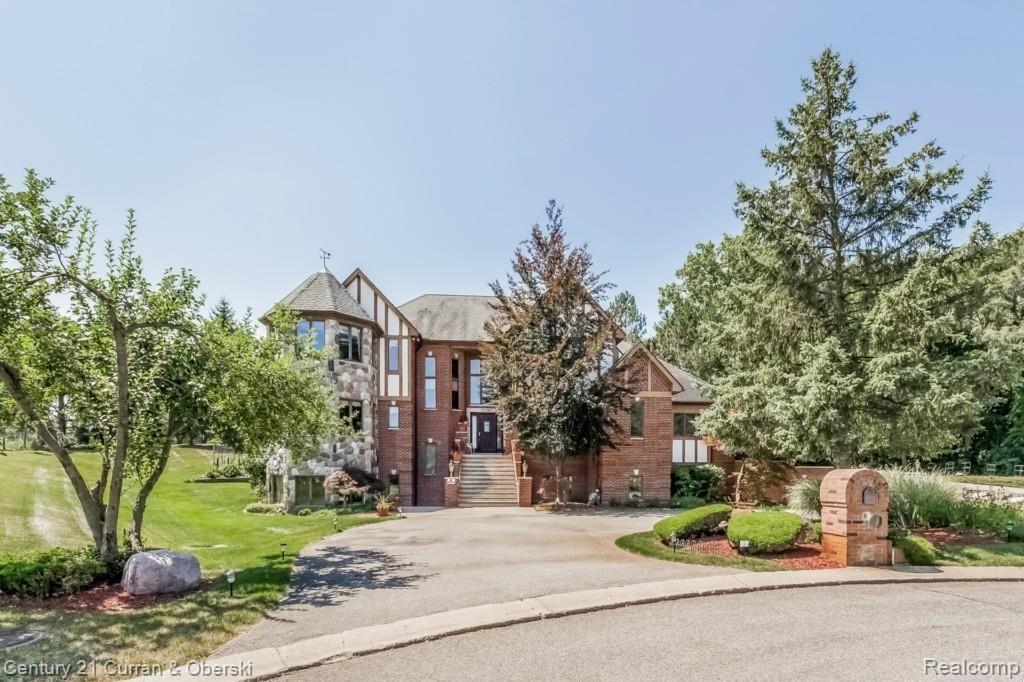 Farmington Hills, Michigan, 48331, United States, 6 Bedrooms Bedrooms, ,7 BathroomsBathrooms,Residential,For Sale,1914340