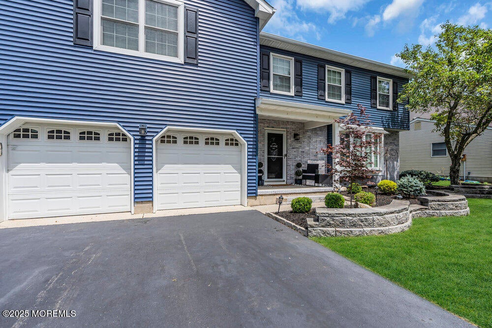 Howell, New Jersey, 07731, United States, 5 Bedrooms Bedrooms, ,4 BathroomsBathrooms,Residential,For Sale,1937473