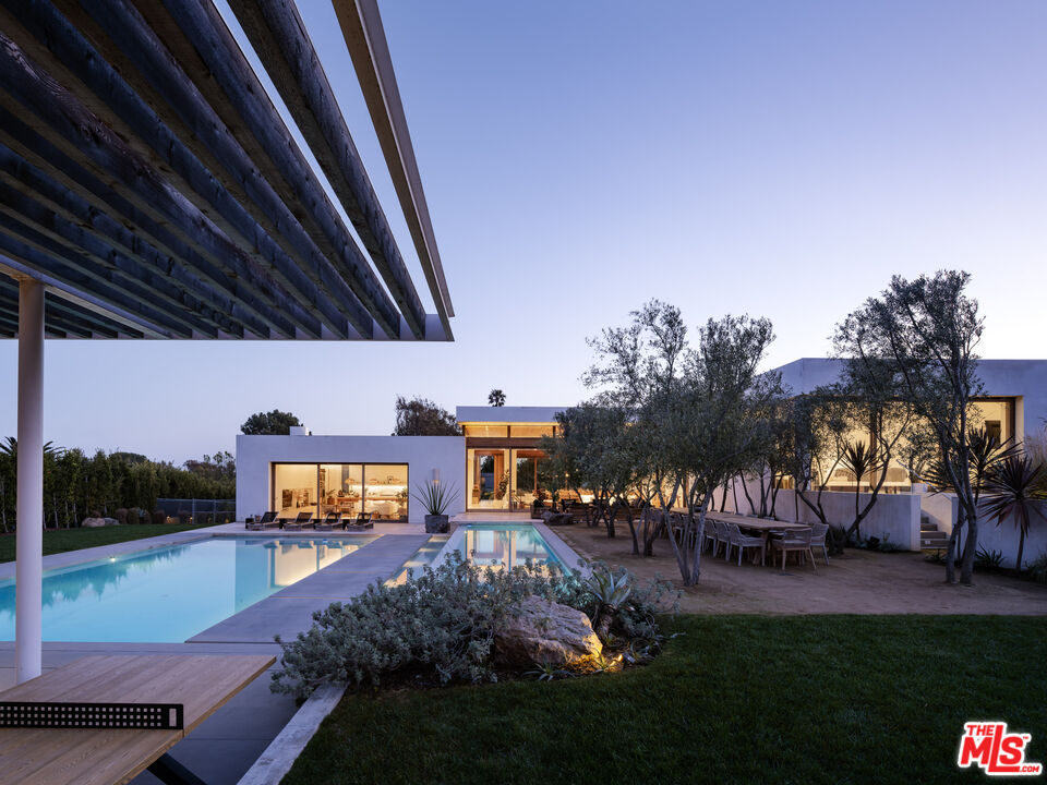 Malibu, California, 90265, United States, 5 Bedrooms Bedrooms, ,8 BathroomsBathrooms,Residential,For Sale,1925394