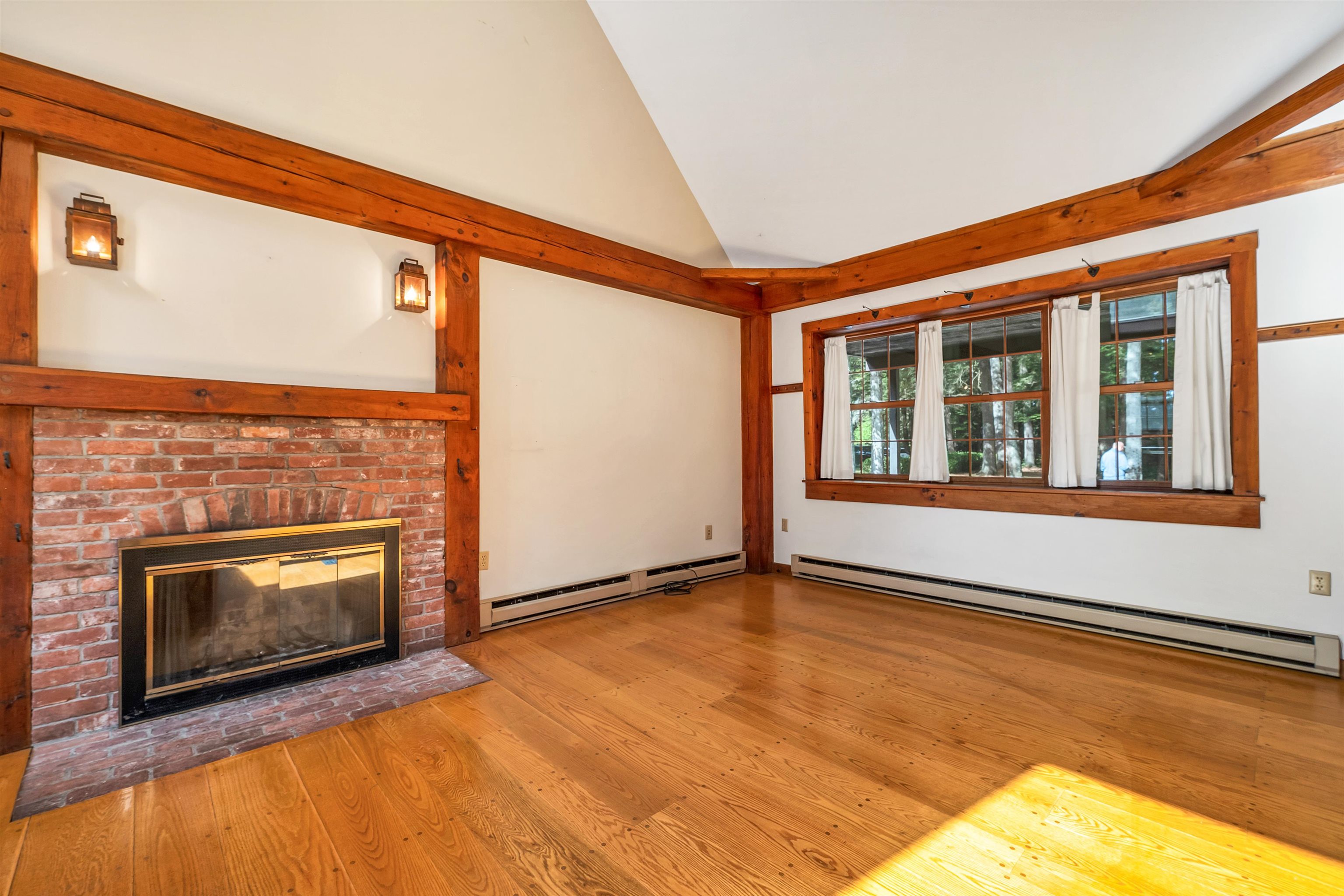 Chesterfield, New Hampshire, 03466, United States, 4 Bedrooms Bedrooms, ,2 BathroomsBathrooms,Residential,For Sale,1934189