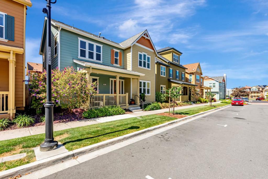 Hercules, California, 94547, United States, 4 Bedrooms Bedrooms, ,3 BathroomsBathrooms,Residential,For Sale,1978520